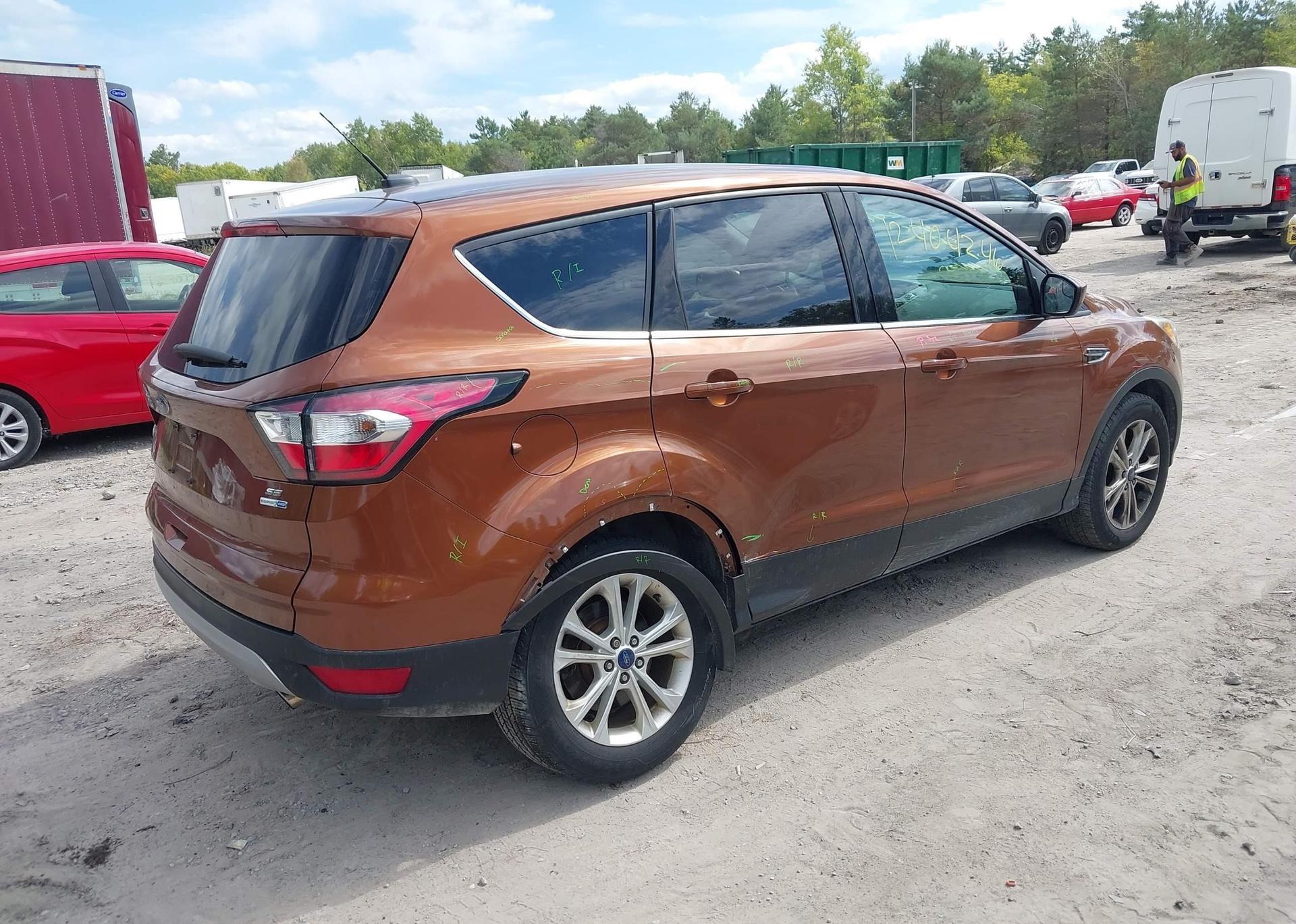 2017 FORD ESCAPE SE