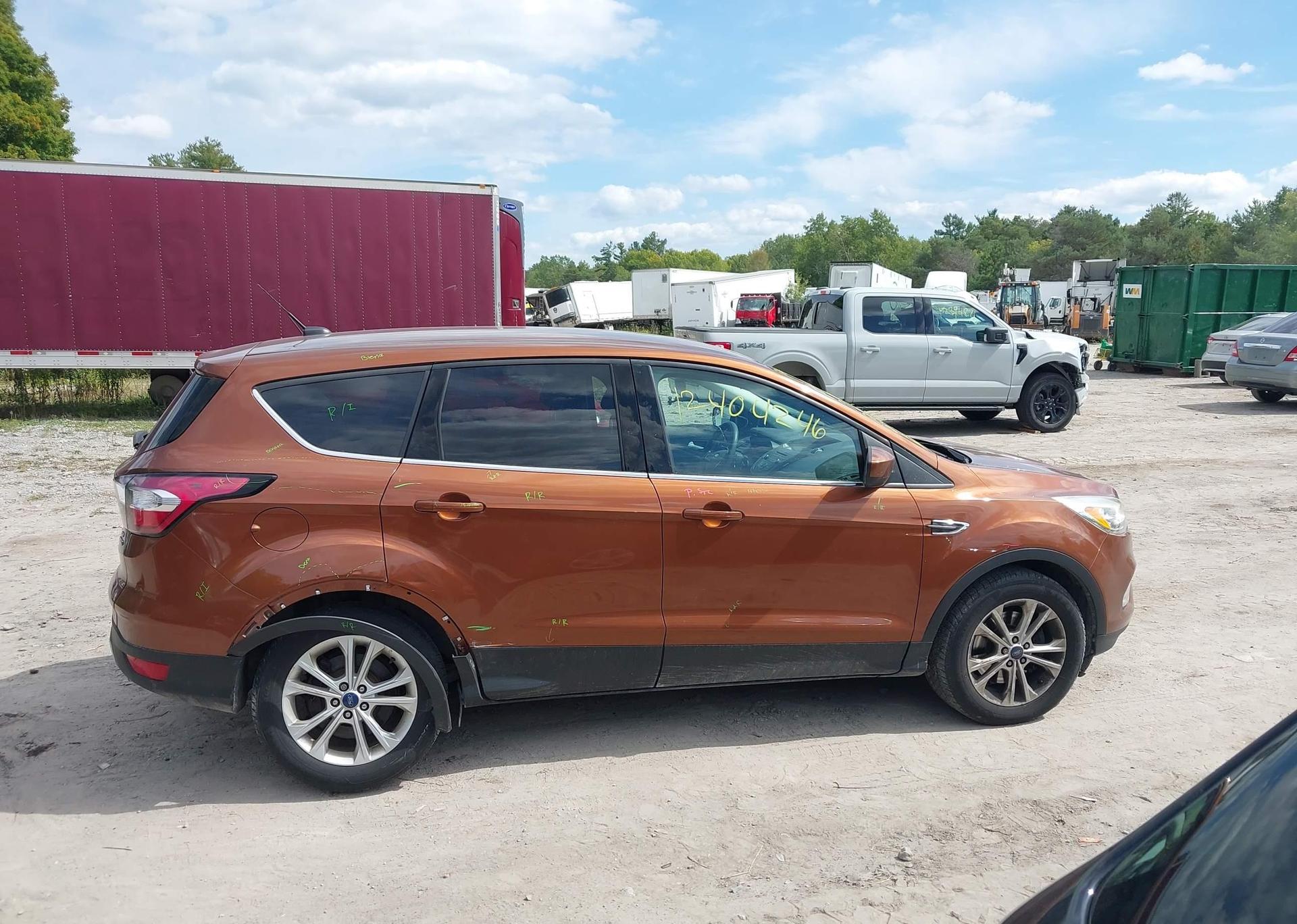 2017 FORD ESCAPE SE