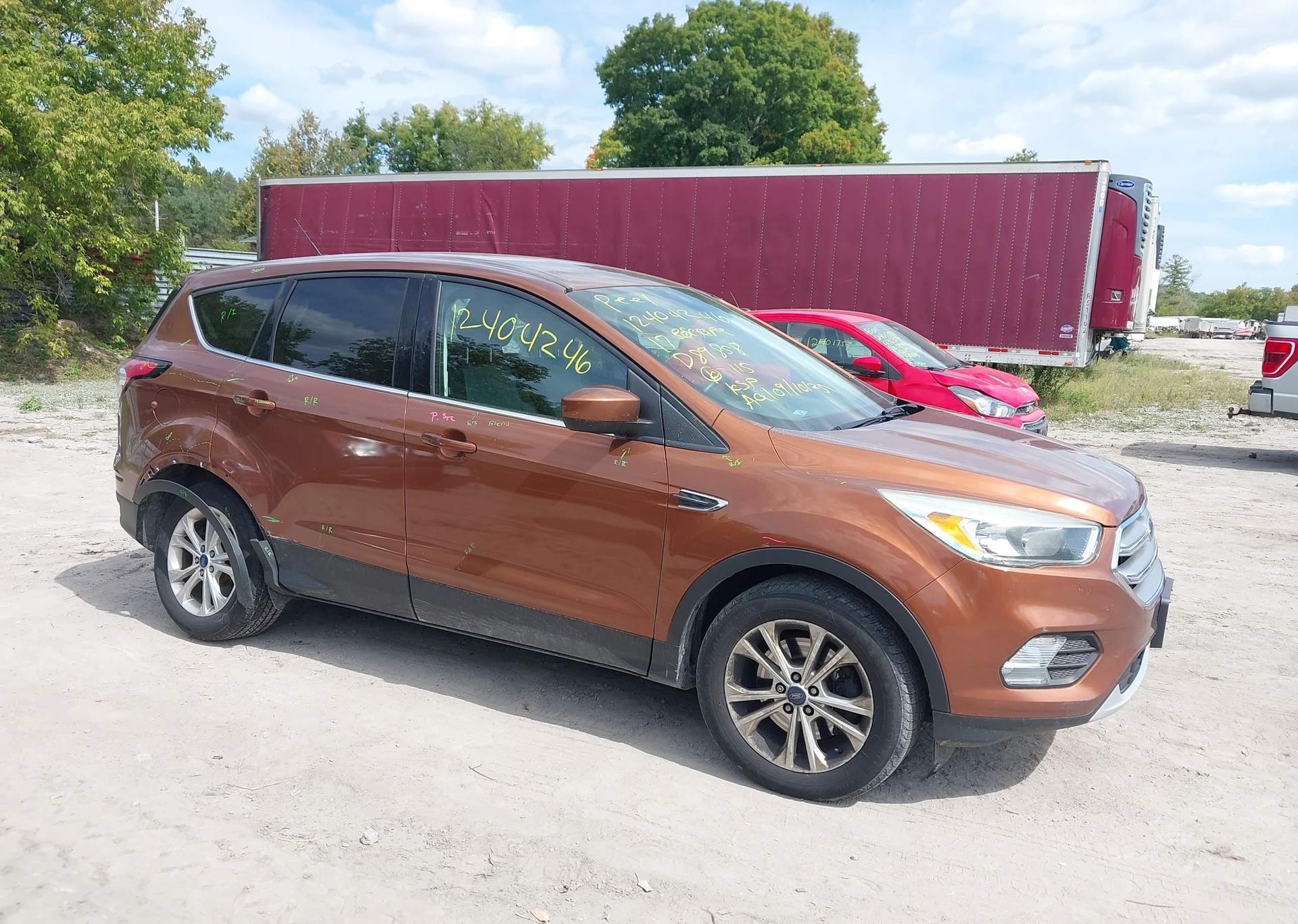 2017 FORD ESCAPE SE