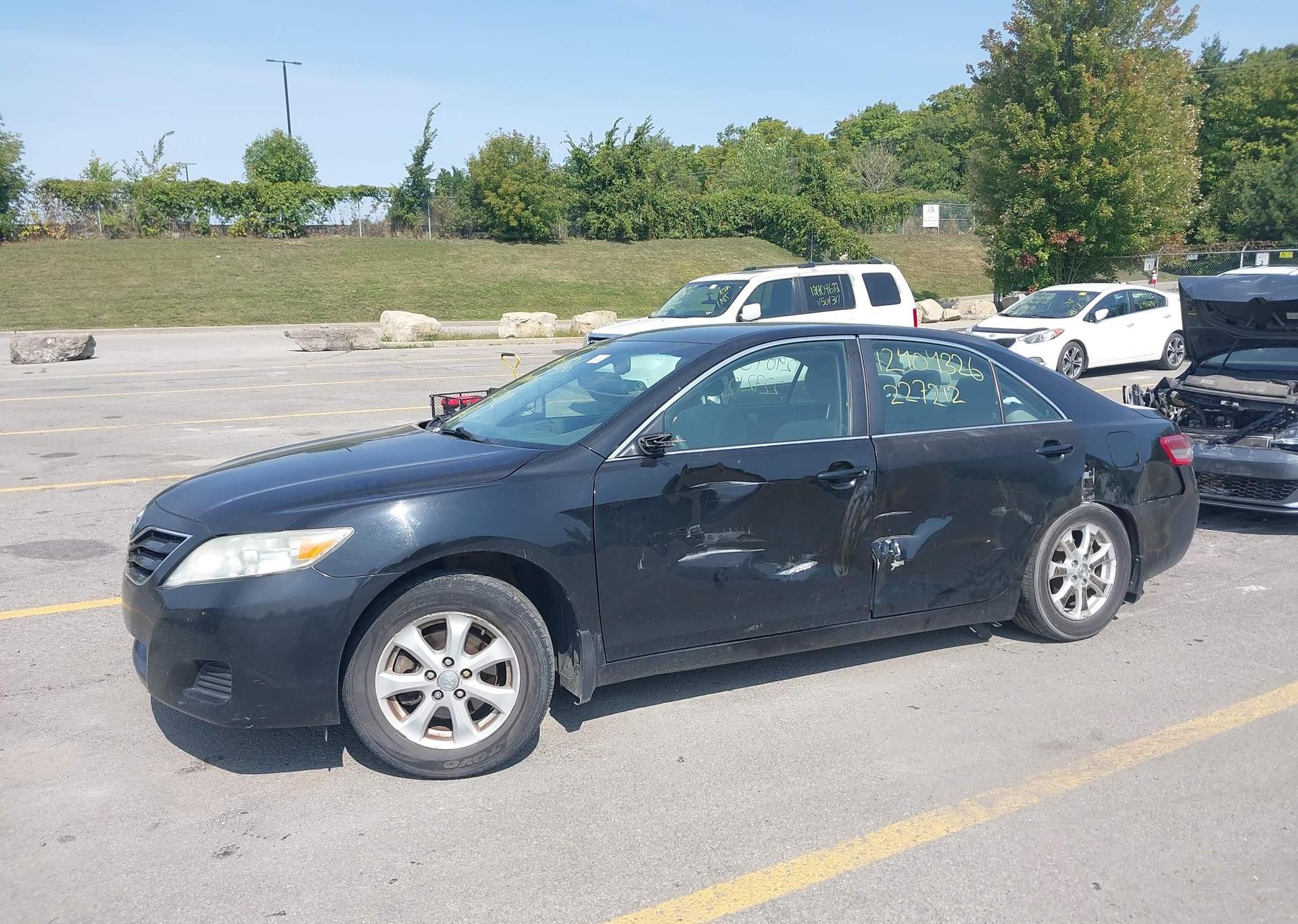 2011 TOYOTA CAMRY SE