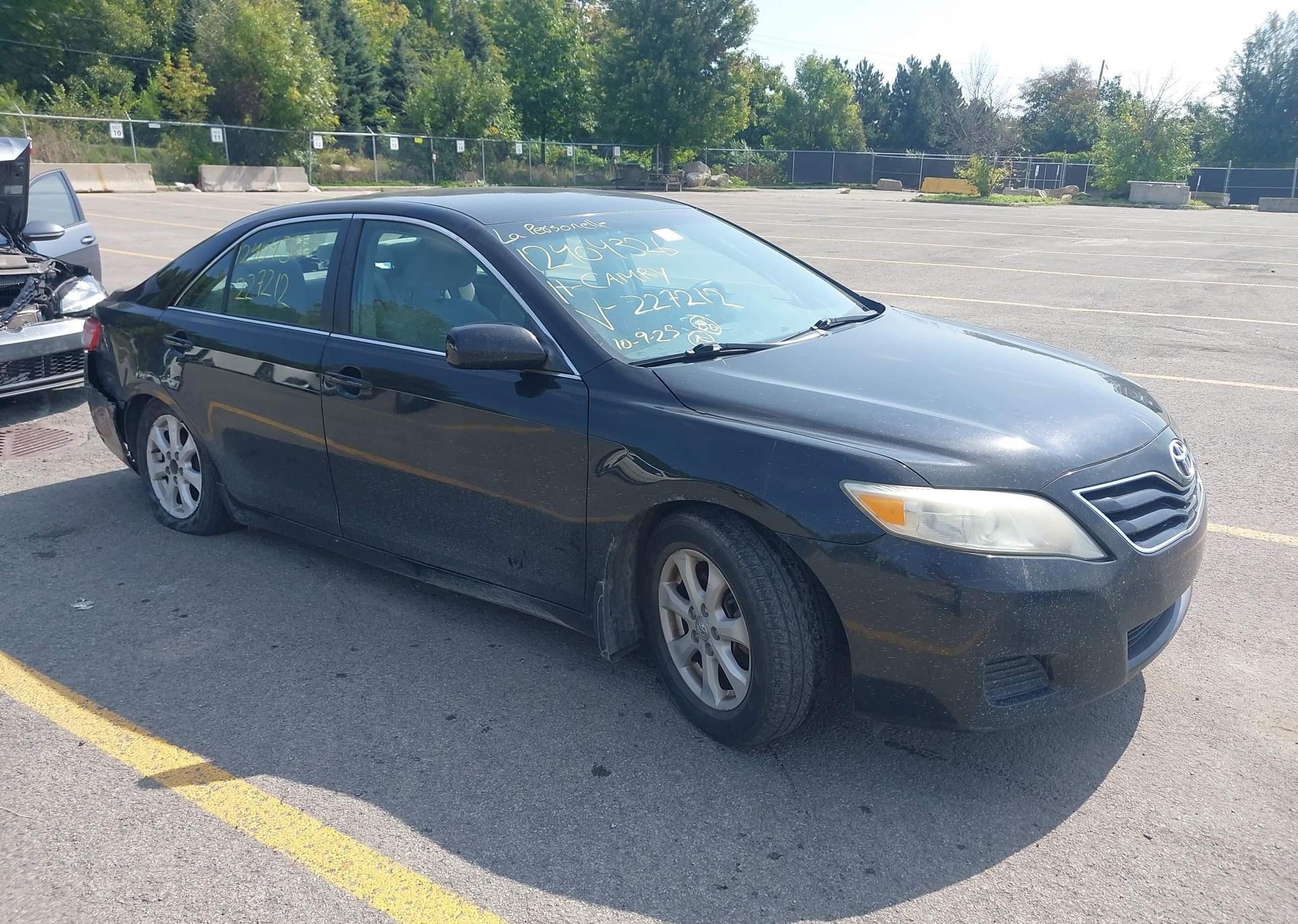 2011 TOYOTA CAMRY SE