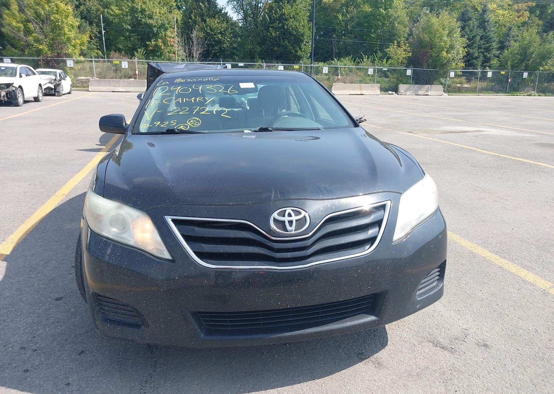 2011 TOYOTA CAMRY SE