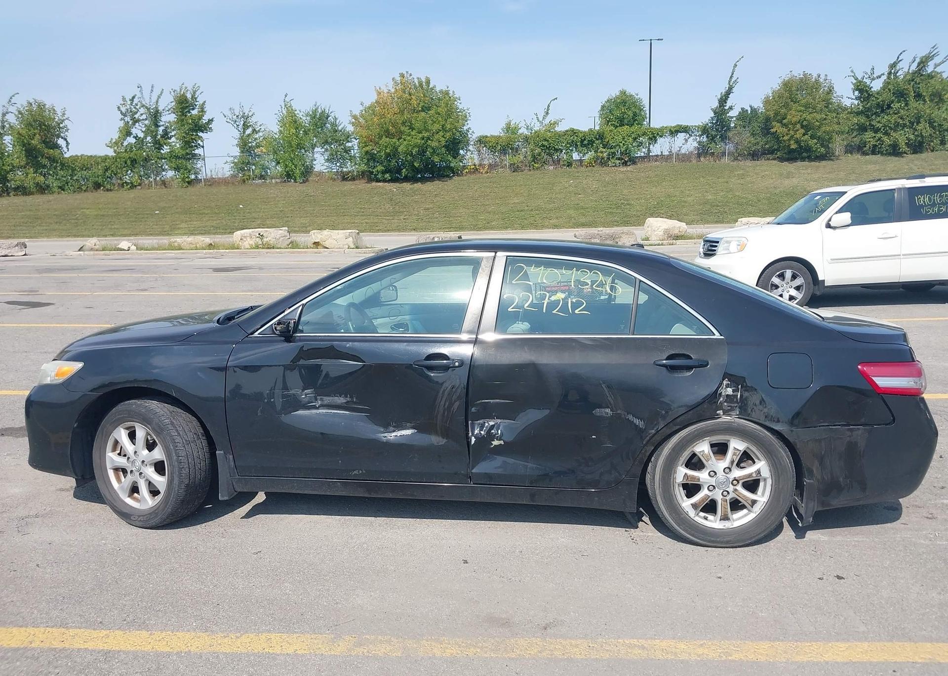 2011 TOYOTA CAMRY SE