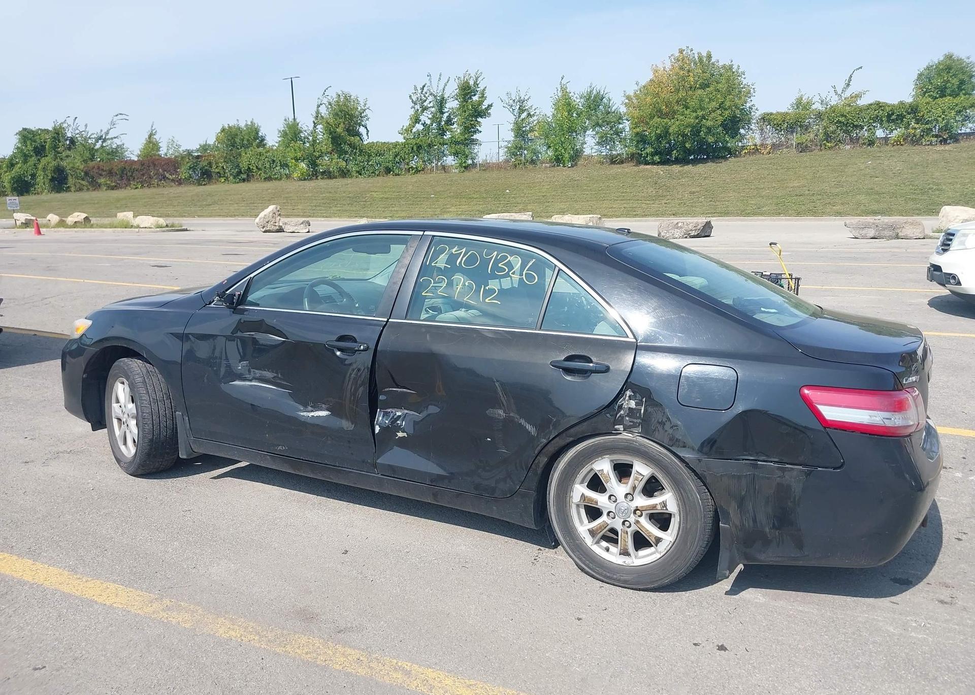 2011 TOYOTA CAMRY SE