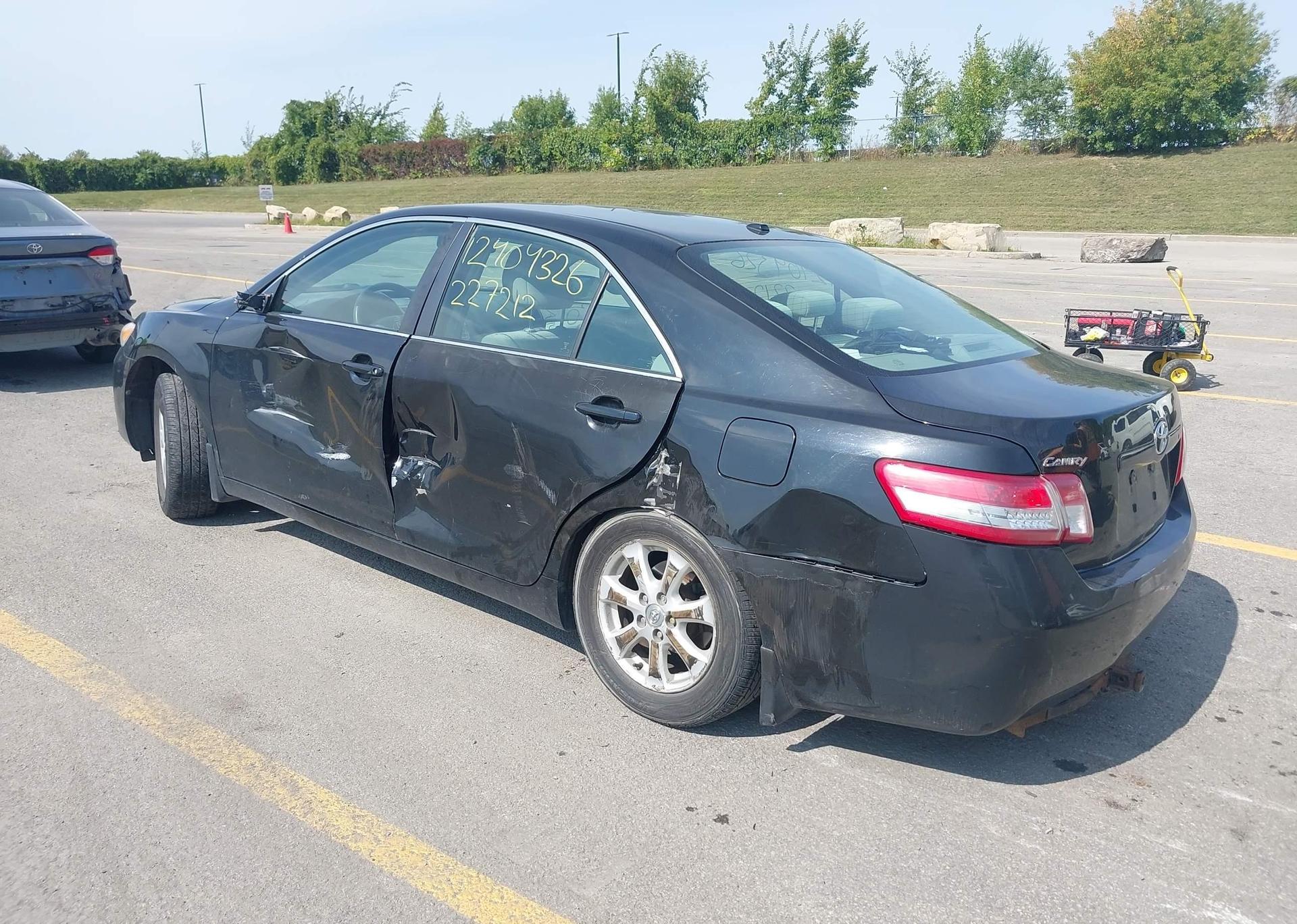 2011 TOYOTA CAMRY SE