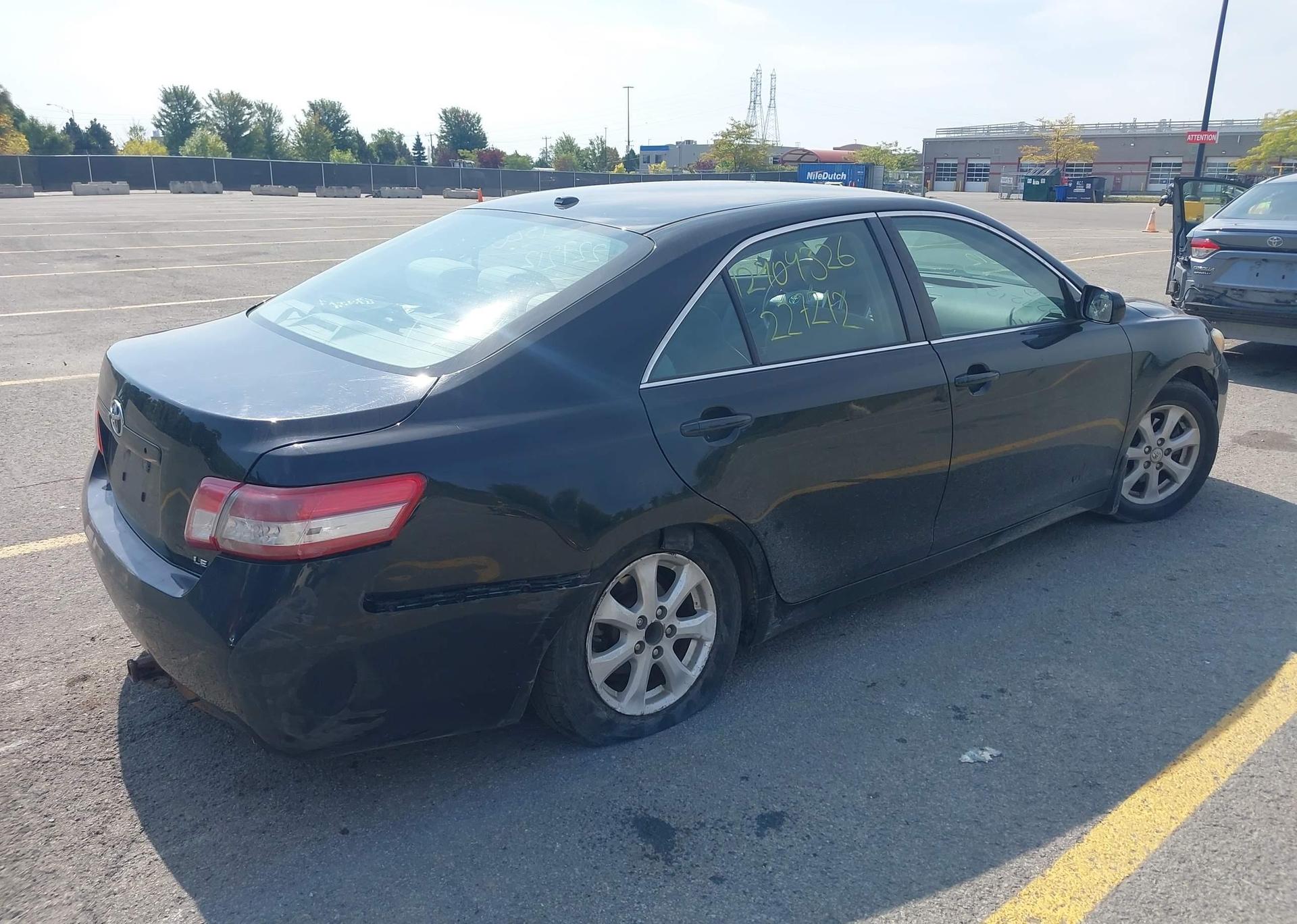 2011 TOYOTA CAMRY SE