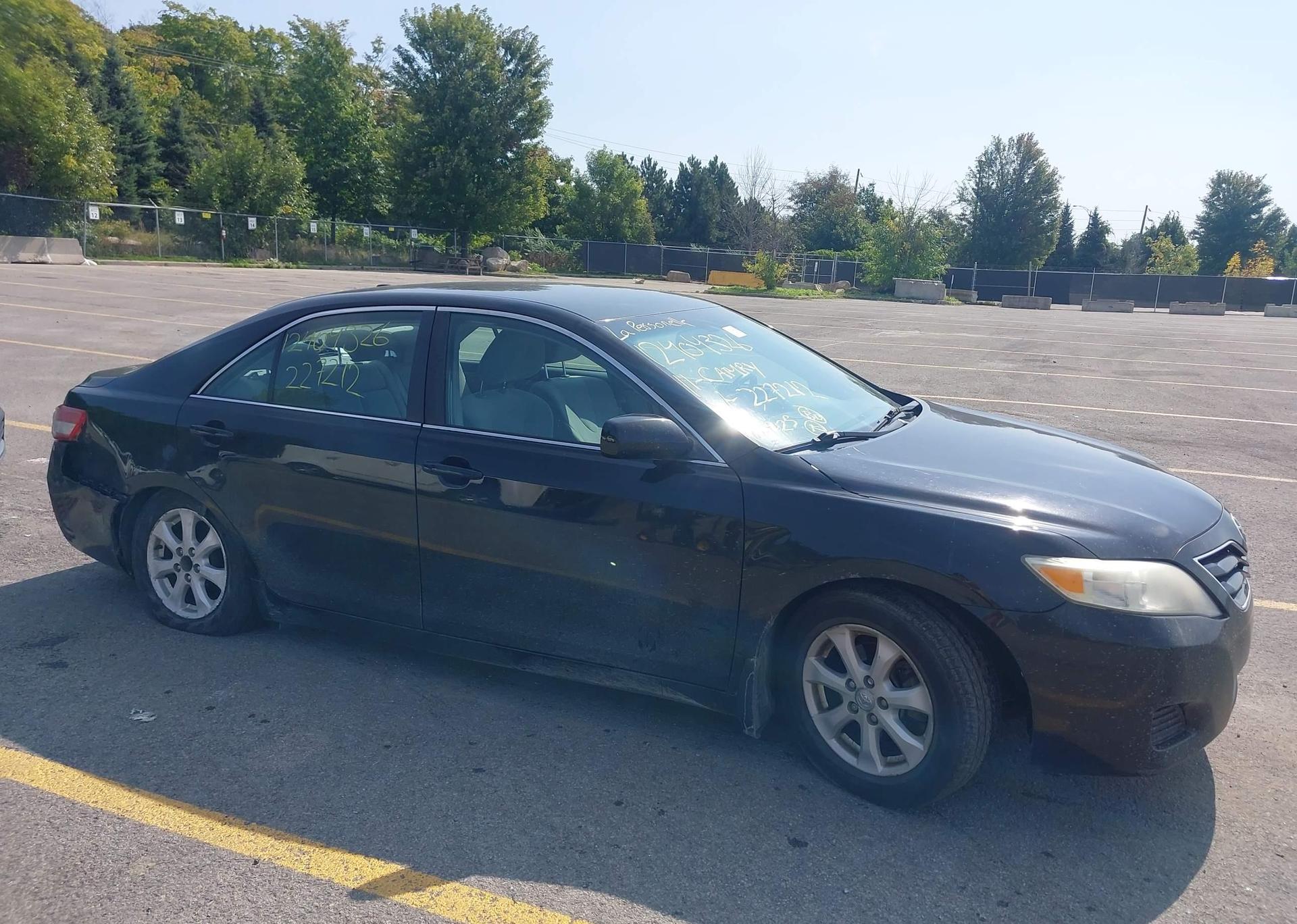 2011 TOYOTA CAMRY SE