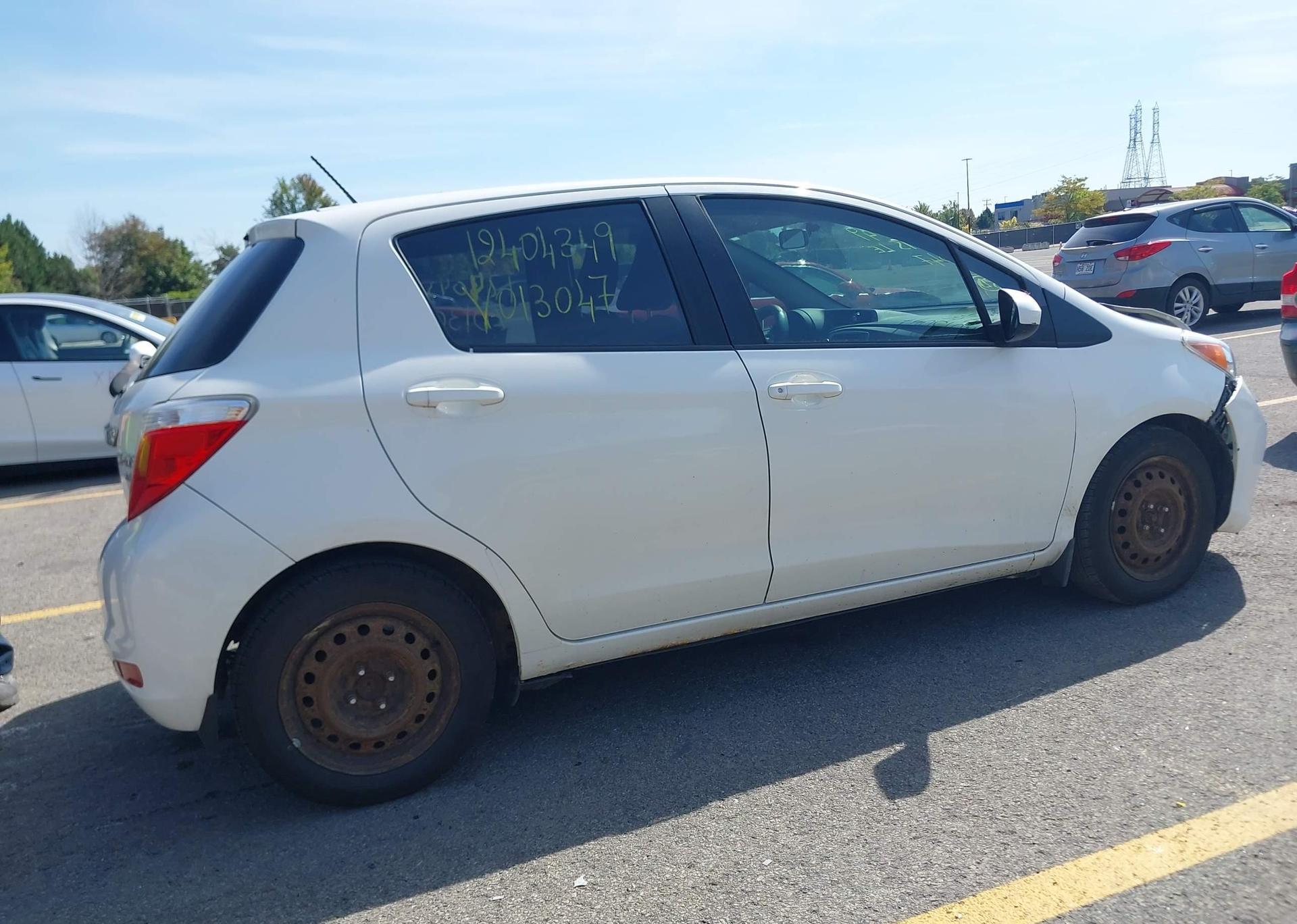 2014 TOYOTA YARIS LE