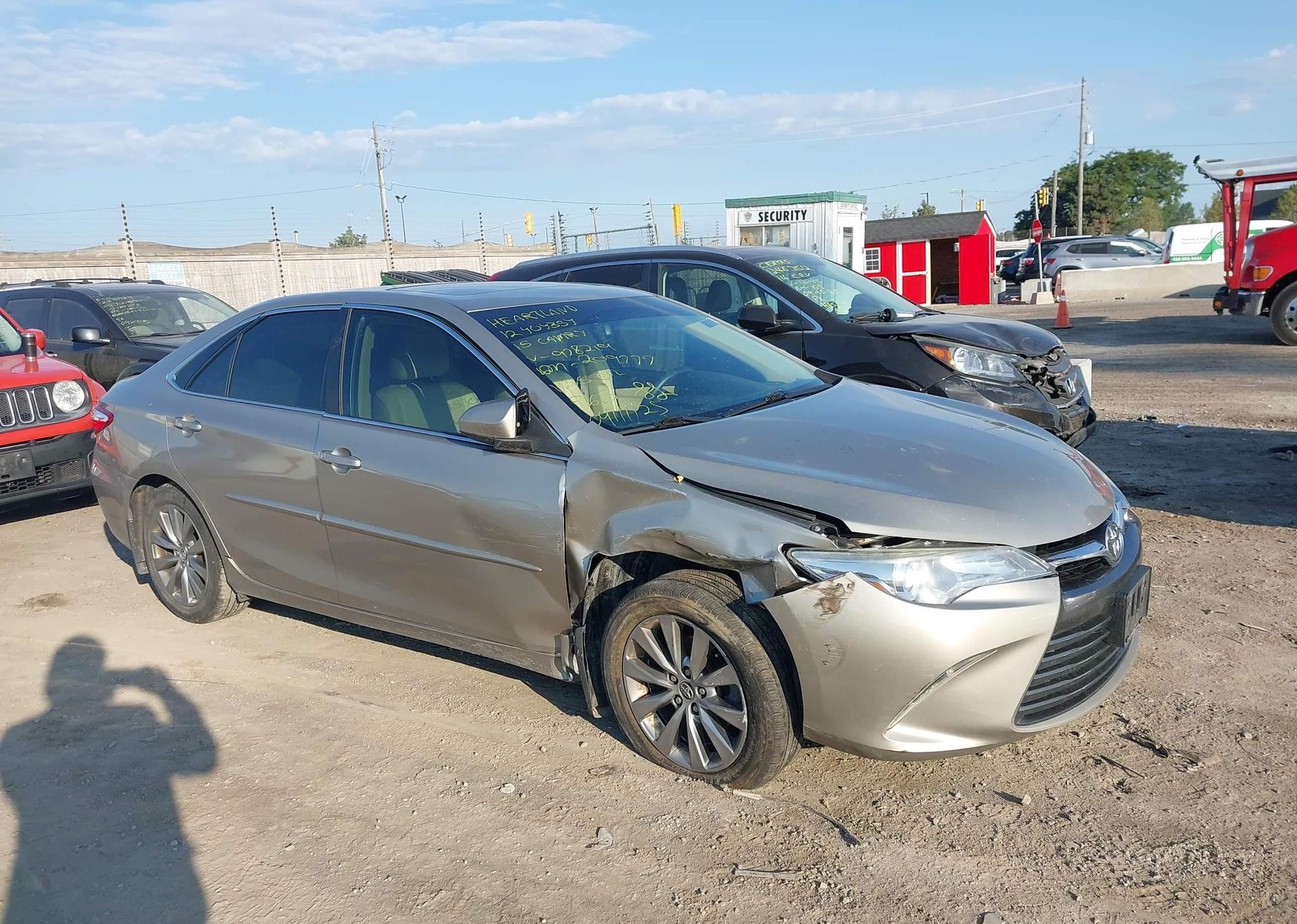 2015 TOYOTA CAMRY LE