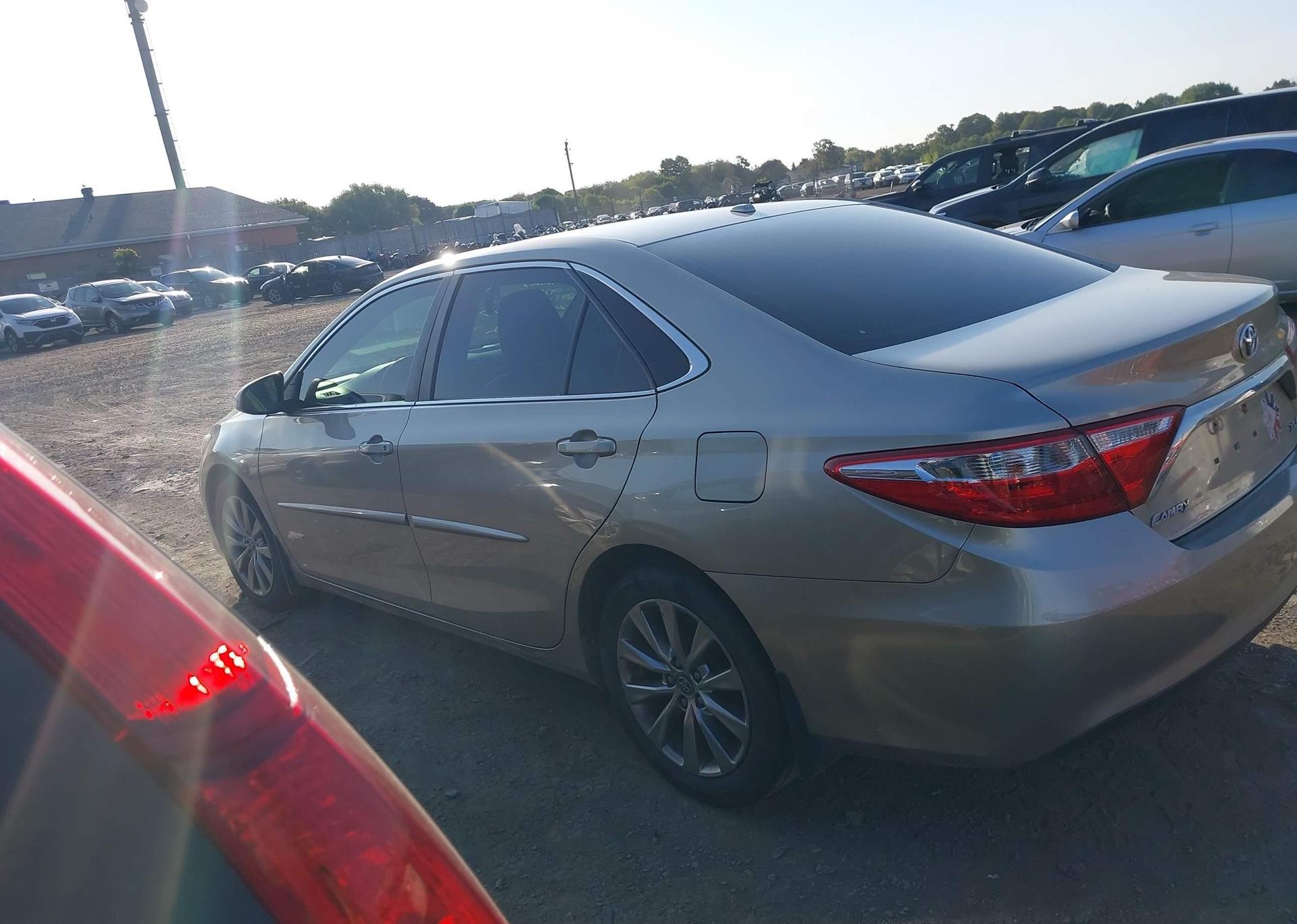 2015 TOYOTA CAMRY LE
