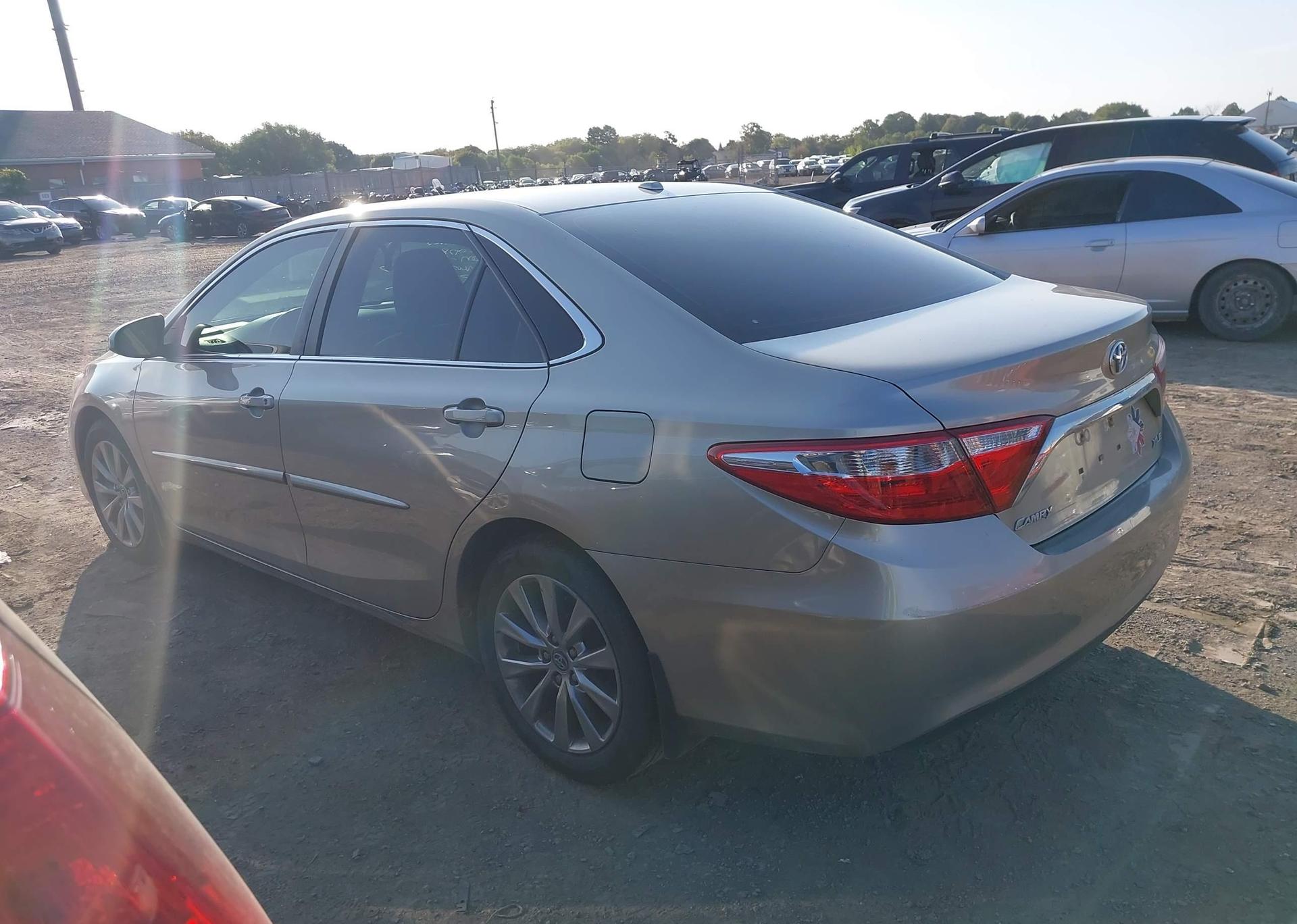 2015 TOYOTA CAMRY LE