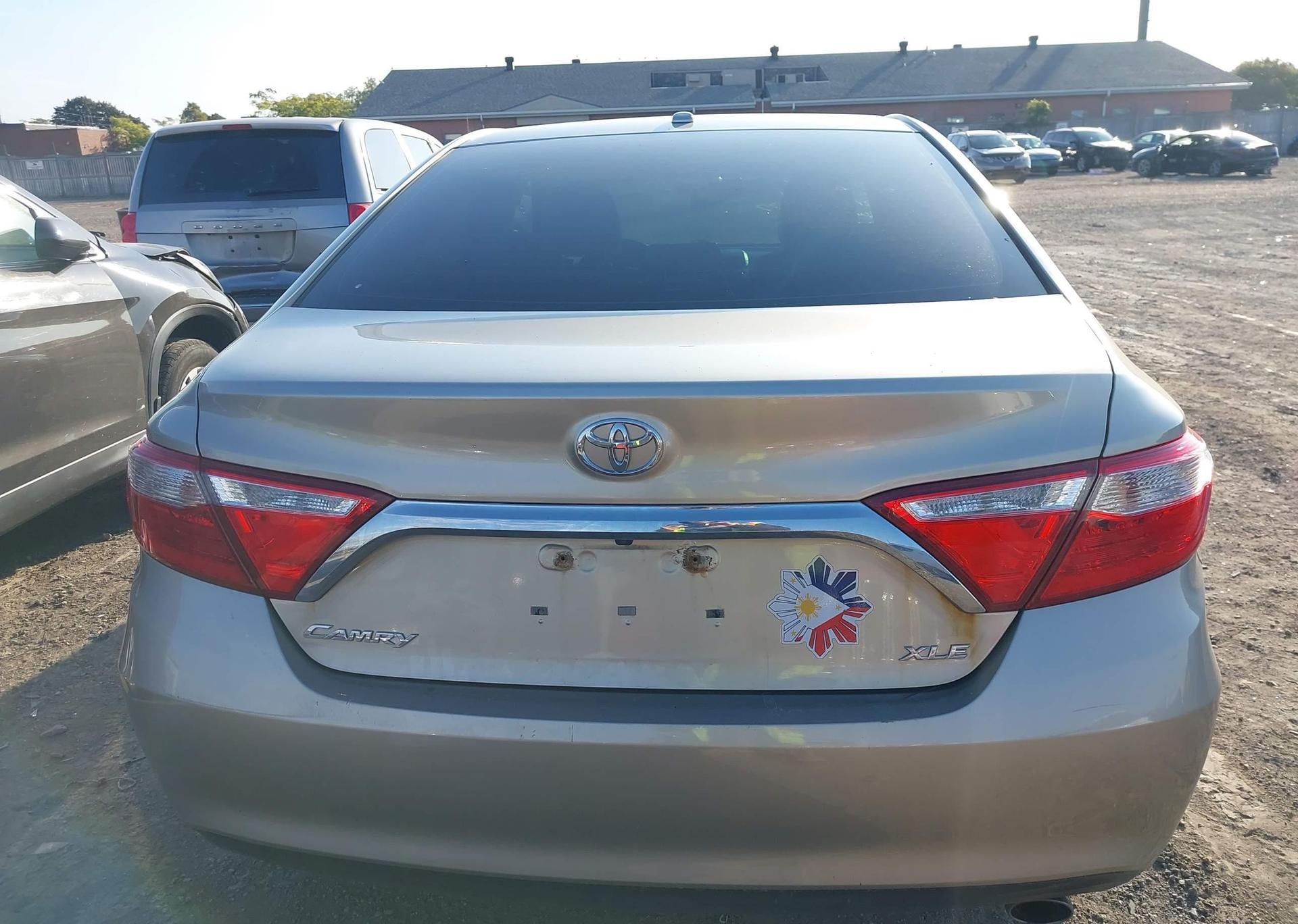 2015 TOYOTA CAMRY LE