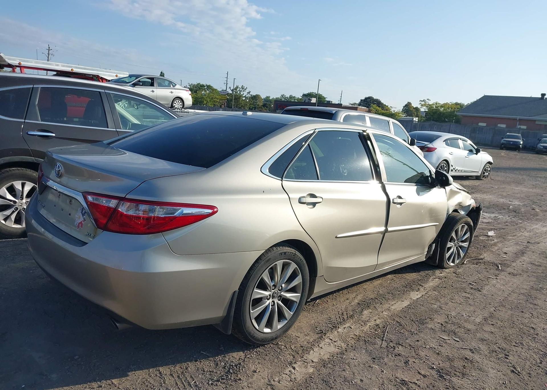 2015 TOYOTA CAMRY LE
