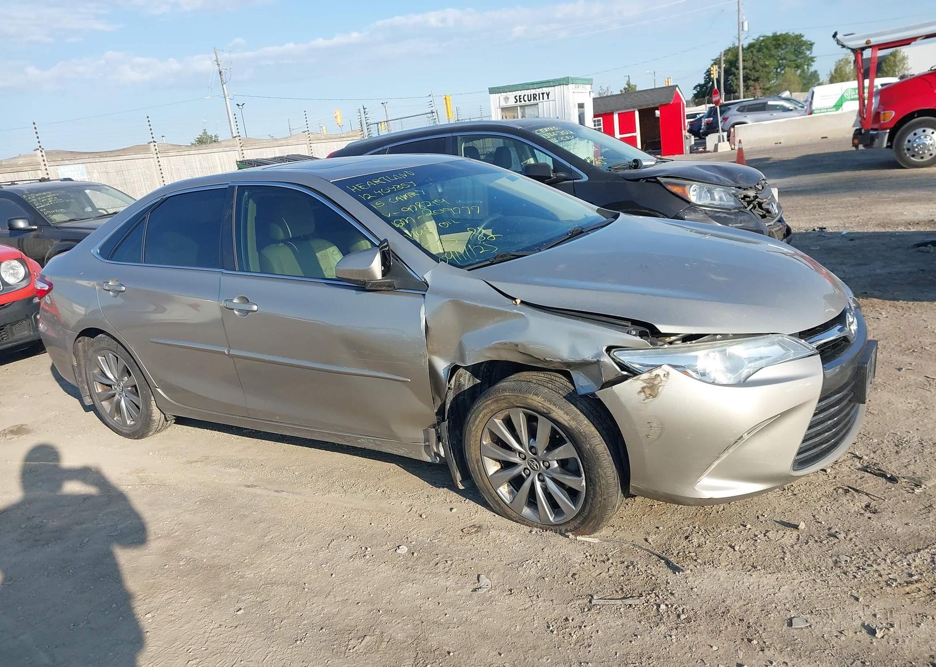 2015 TOYOTA CAMRY LE