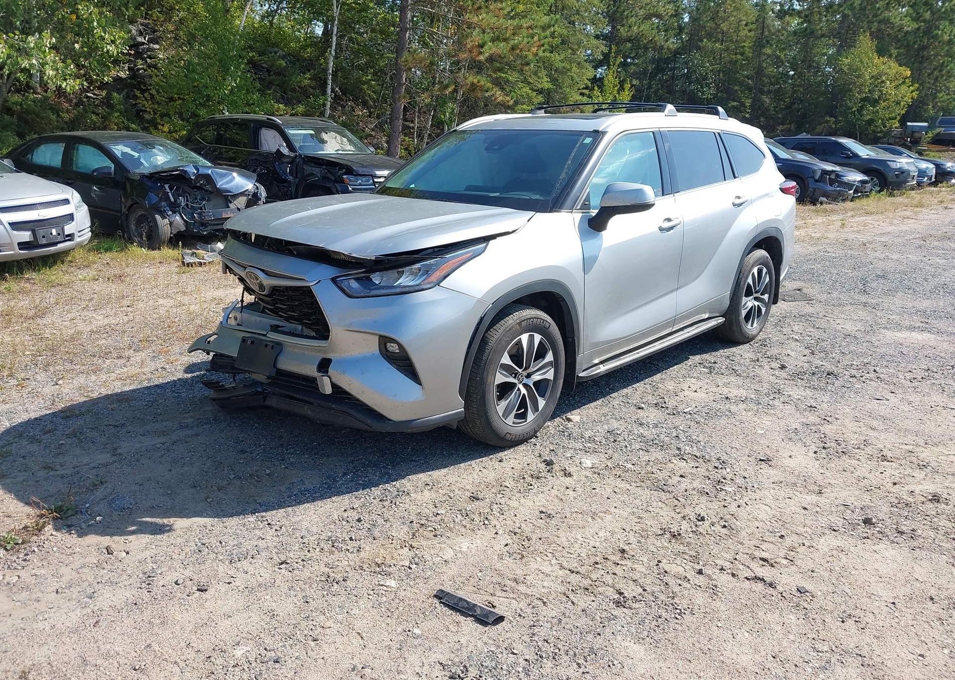 2022 TOYOTA highlander xle