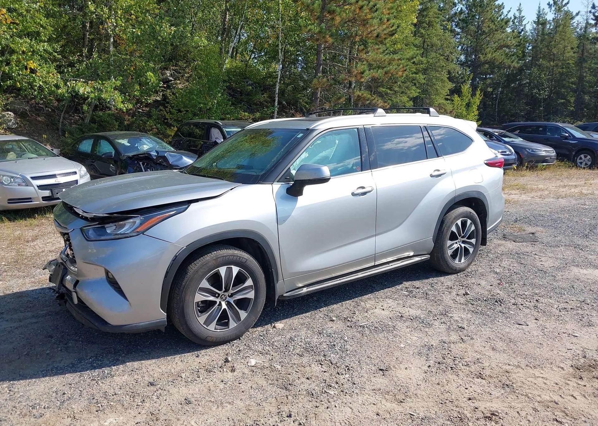 2022 TOYOTA highlander xle