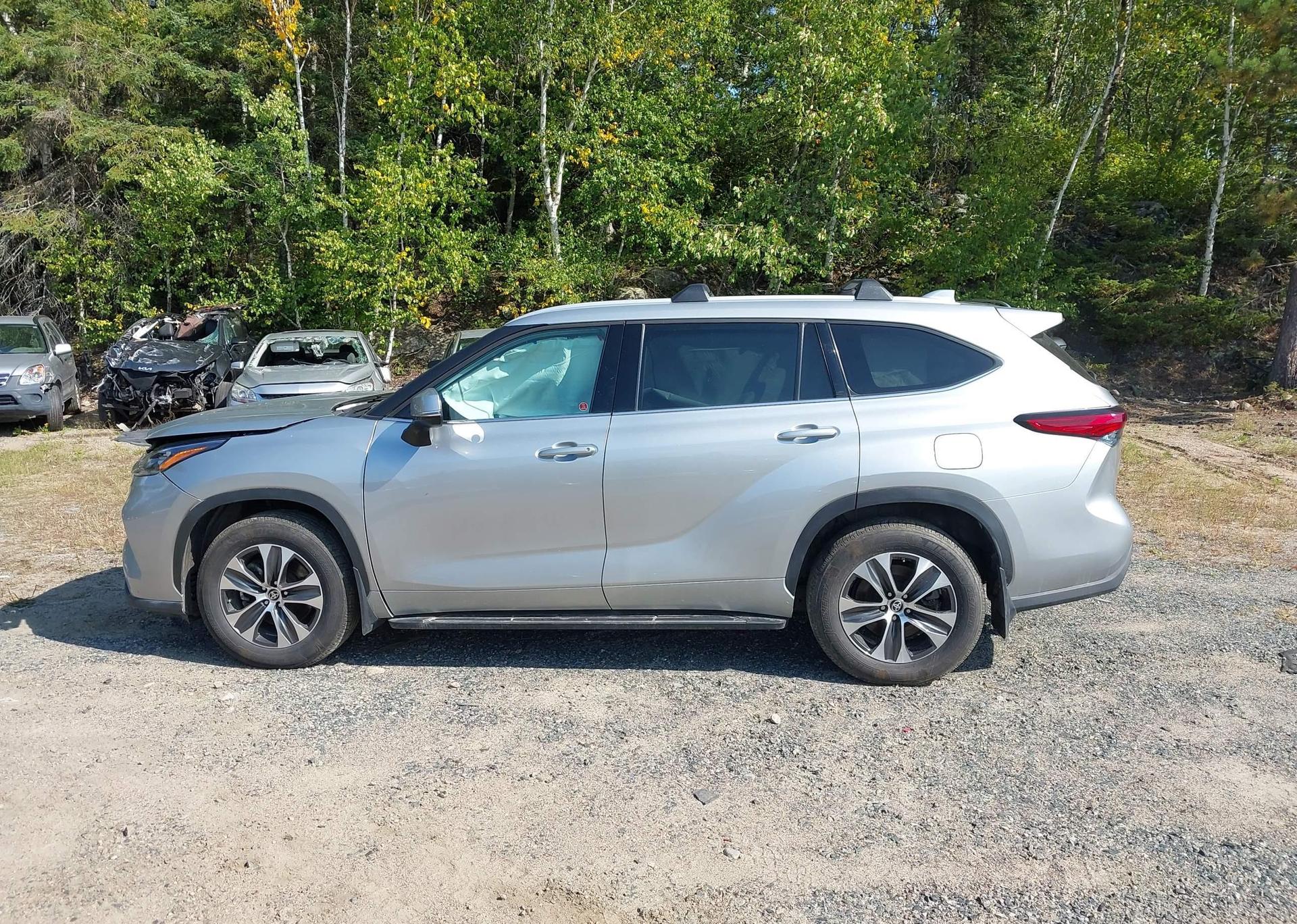 2022 TOYOTA highlander xle