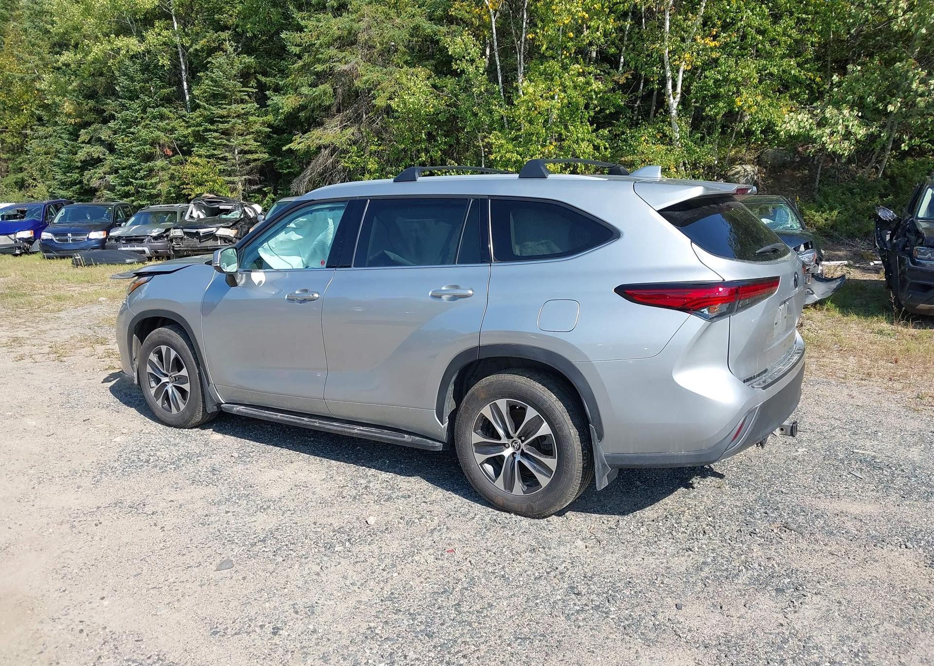 2022 TOYOTA highlander xle
