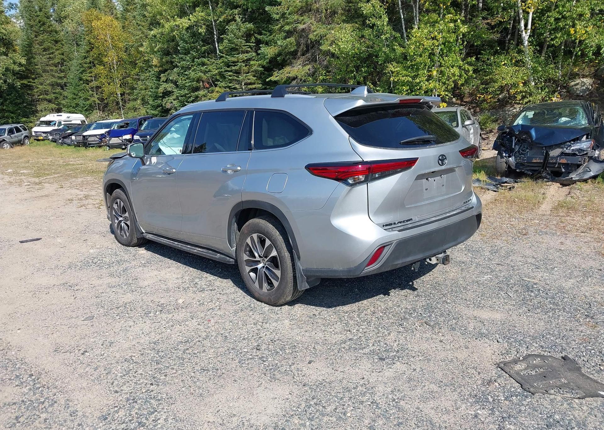 2022 TOYOTA highlander xle