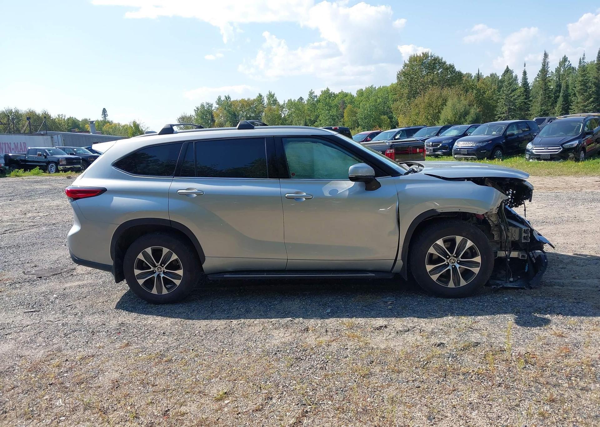 2022 TOYOTA highlander xle