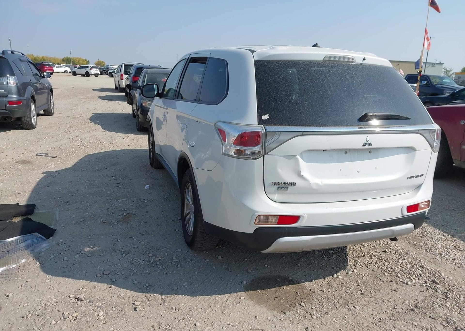 2015 MITSUBISHI OUTLANDER ES