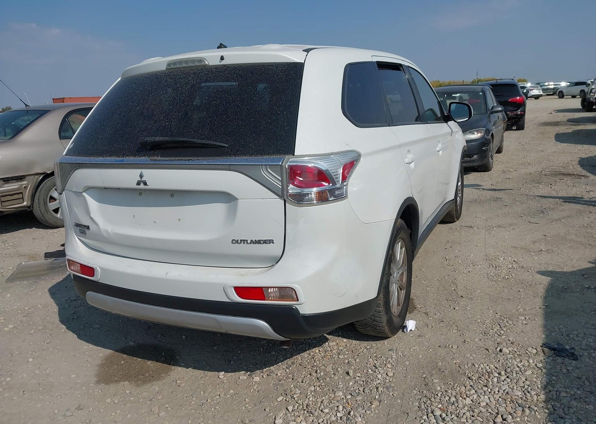 2015 MITSUBISHI OUTLANDER ES