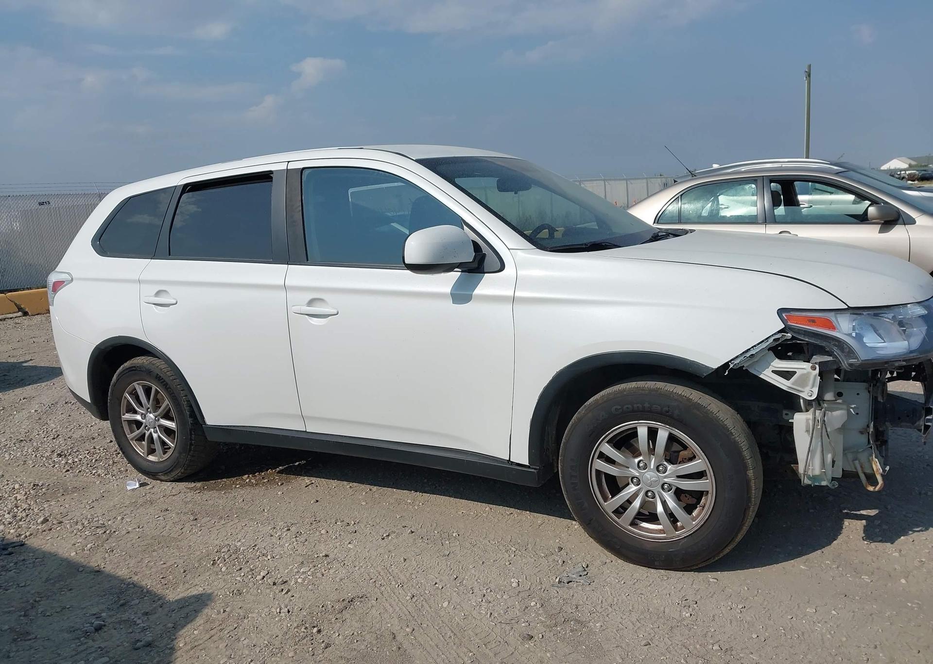 2015 MITSUBISHI OUTLANDER ES
