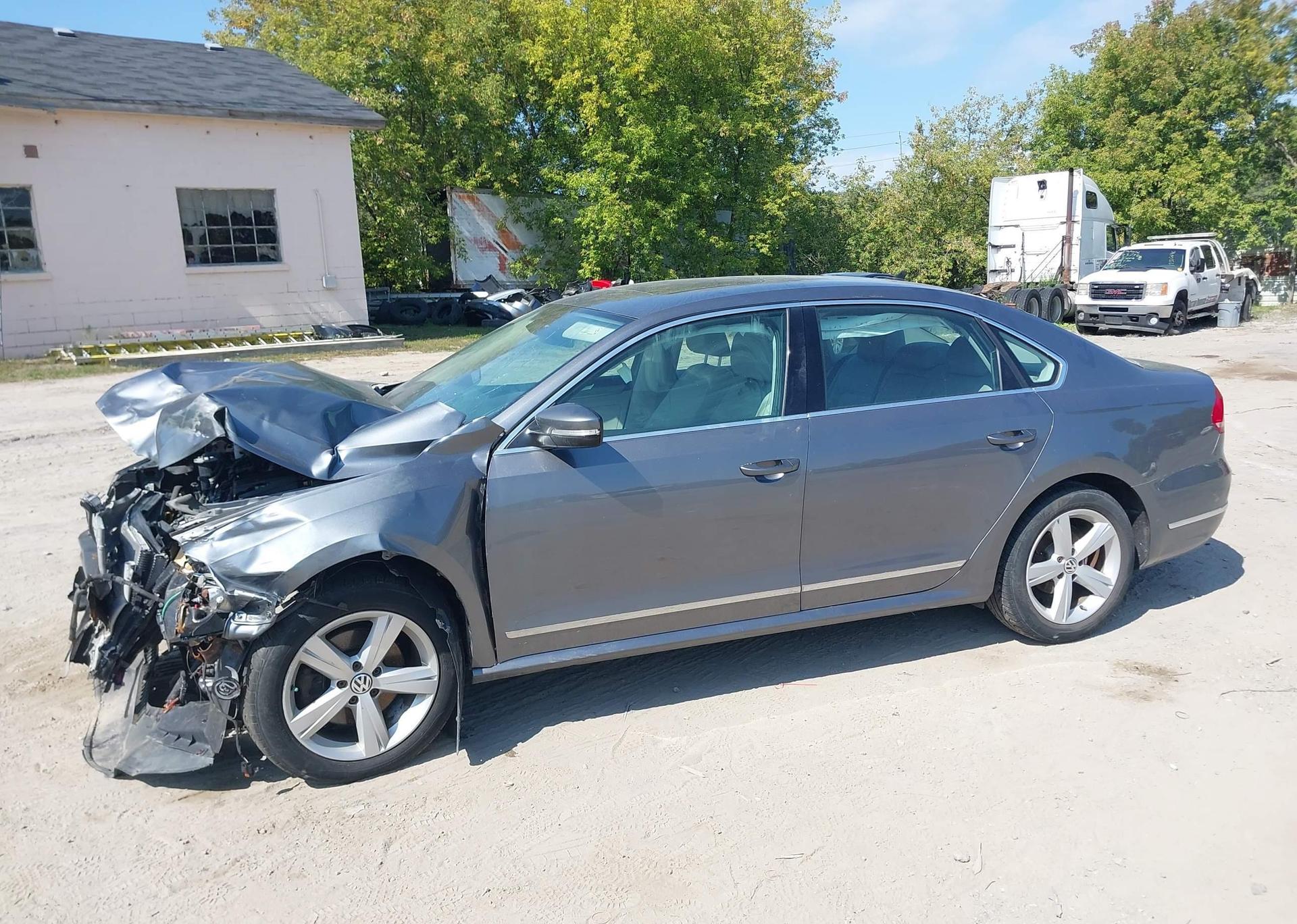 2015 VOLKSWAGEN PASSAT SE