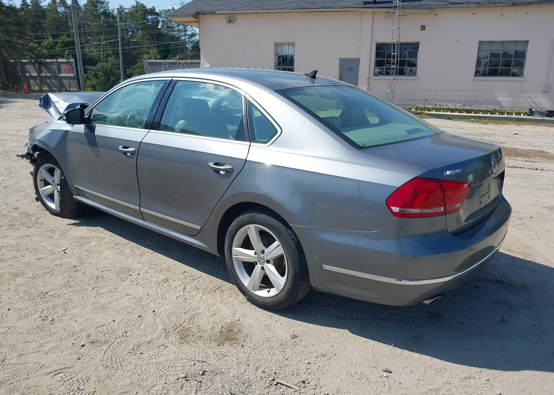2015 VOLKSWAGEN PASSAT SE