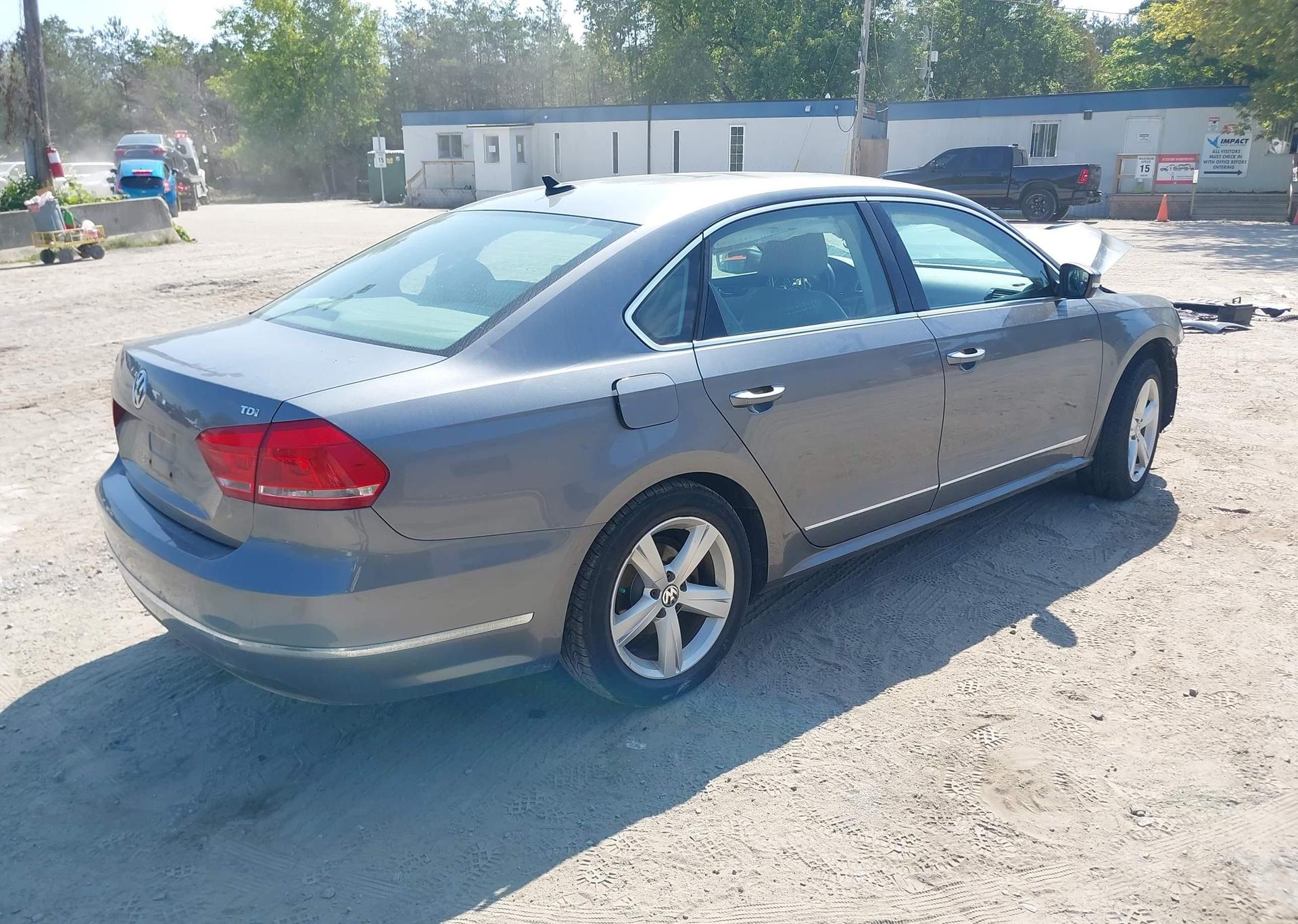 2015 VOLKSWAGEN PASSAT SE