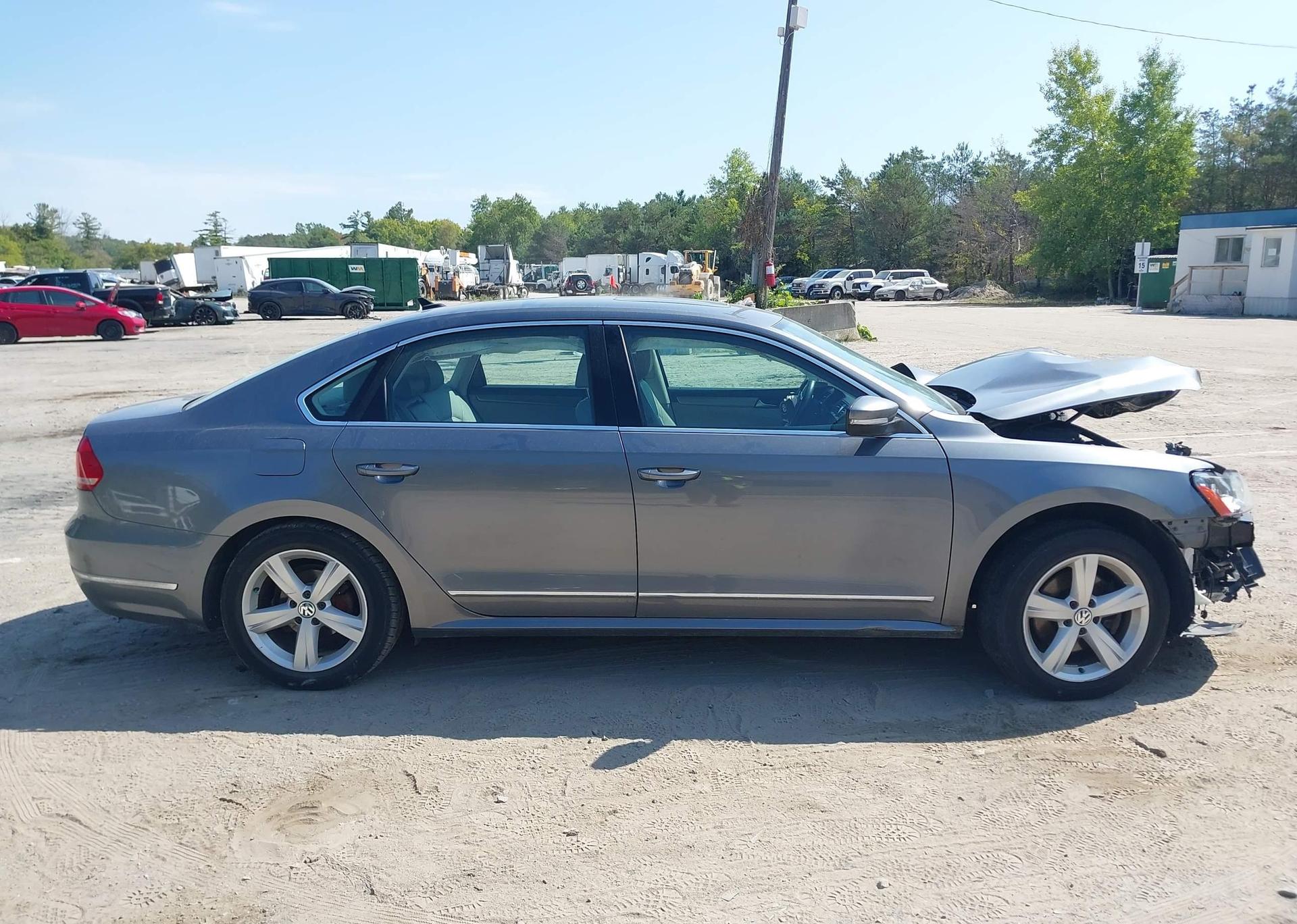 2015 VOLKSWAGEN PASSAT SE