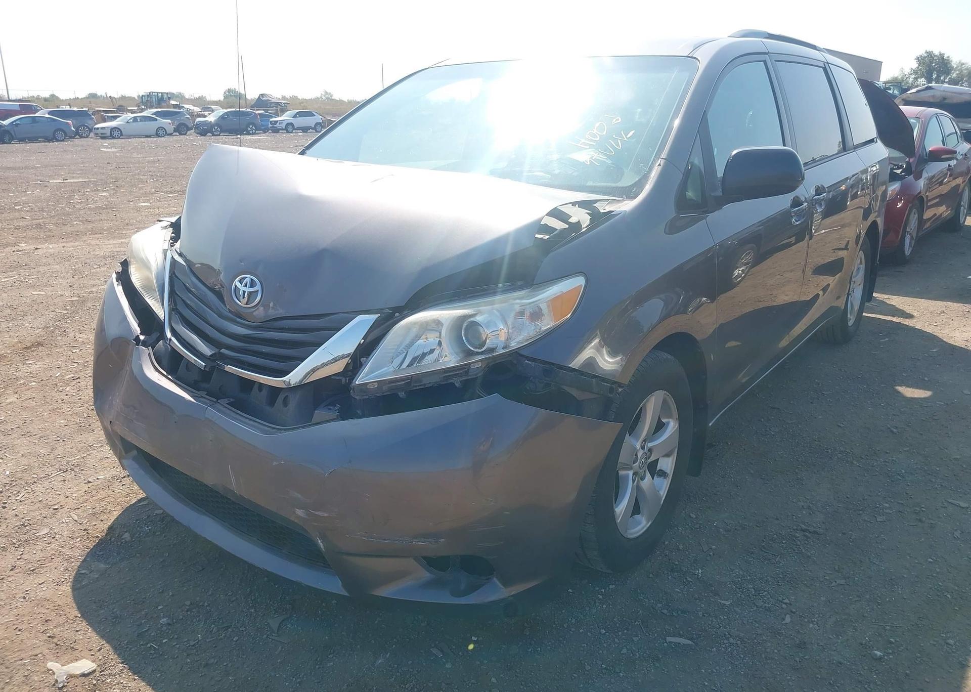 2011 TOYOTA SIENNA LE