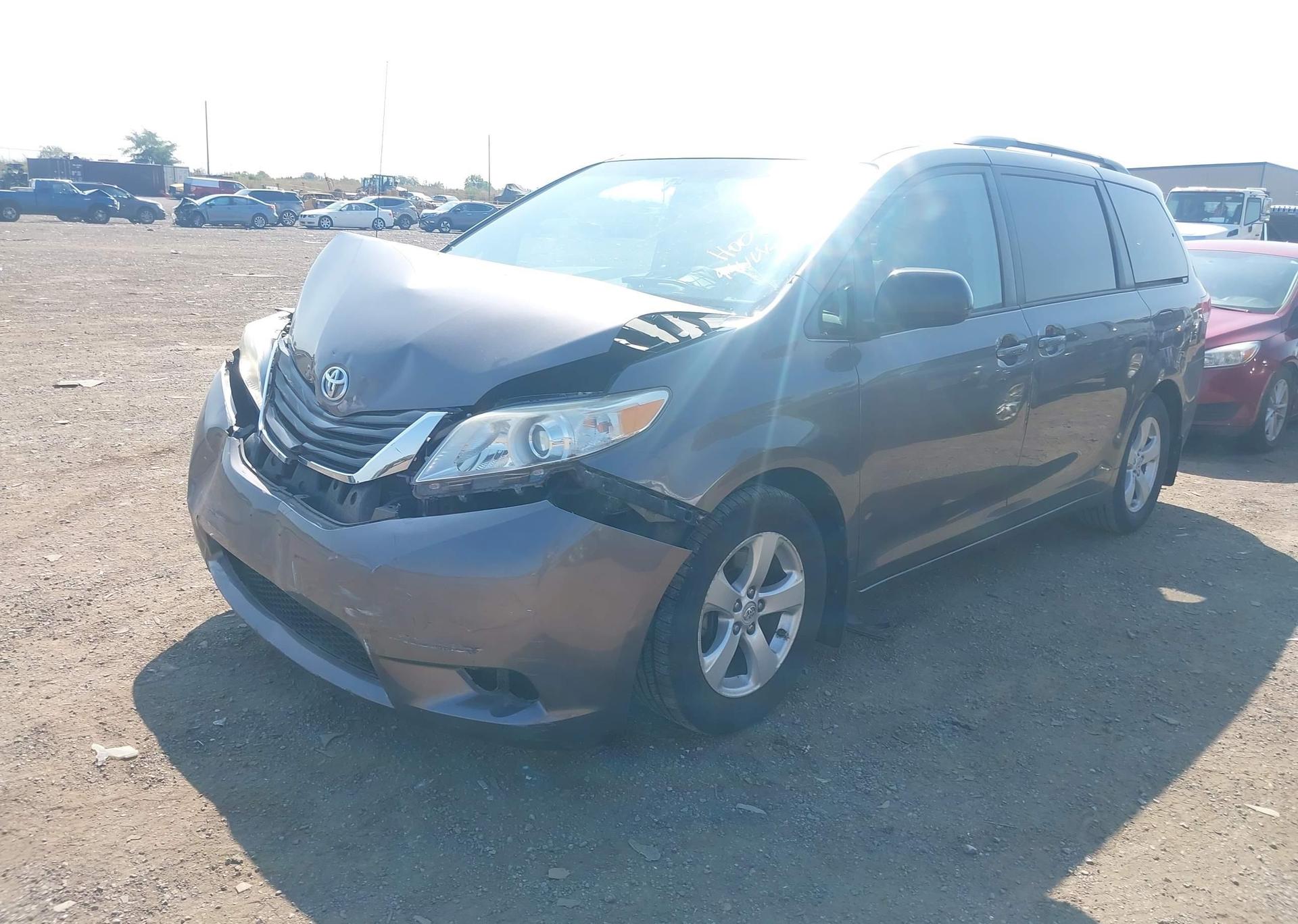 2011 TOYOTA SIENNA LE