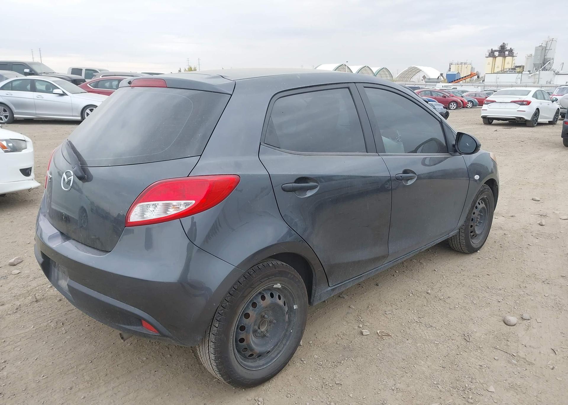2013 MAZDA MAZDA2