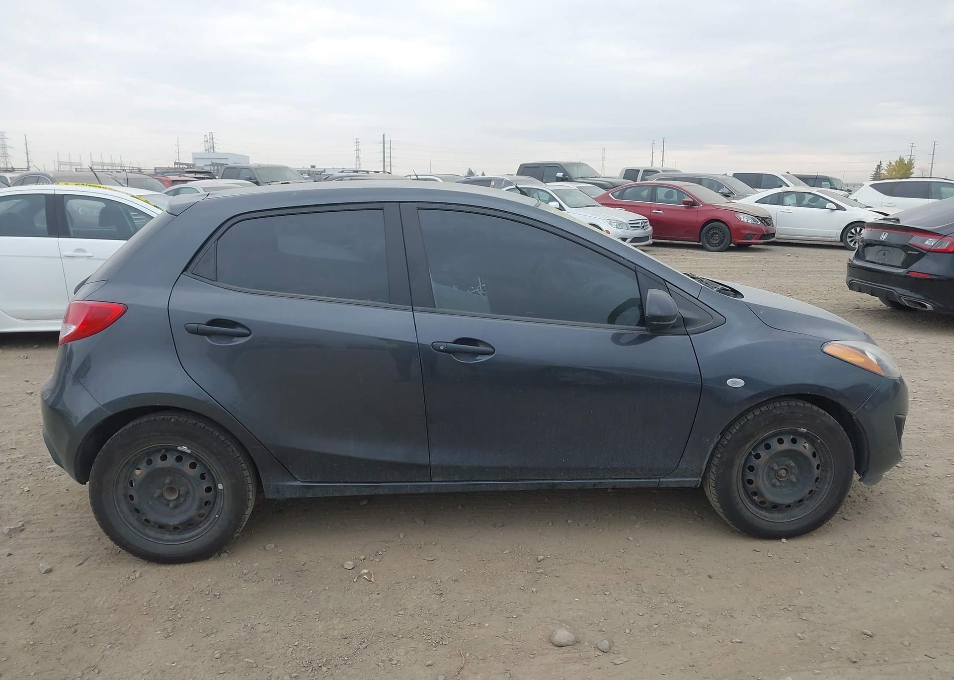 2013 MAZDA MAZDA2