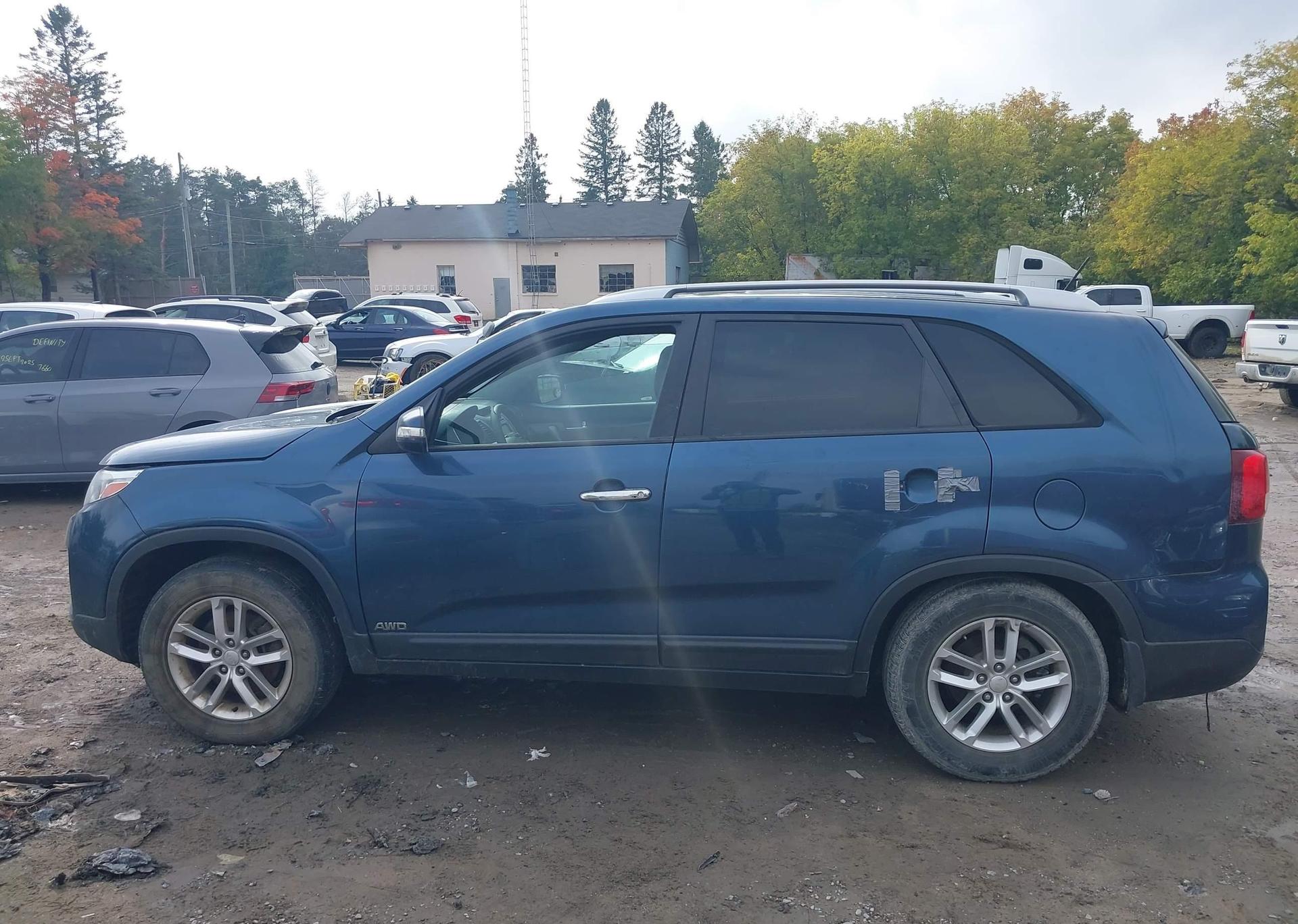 2014 KIA SORENTO LX