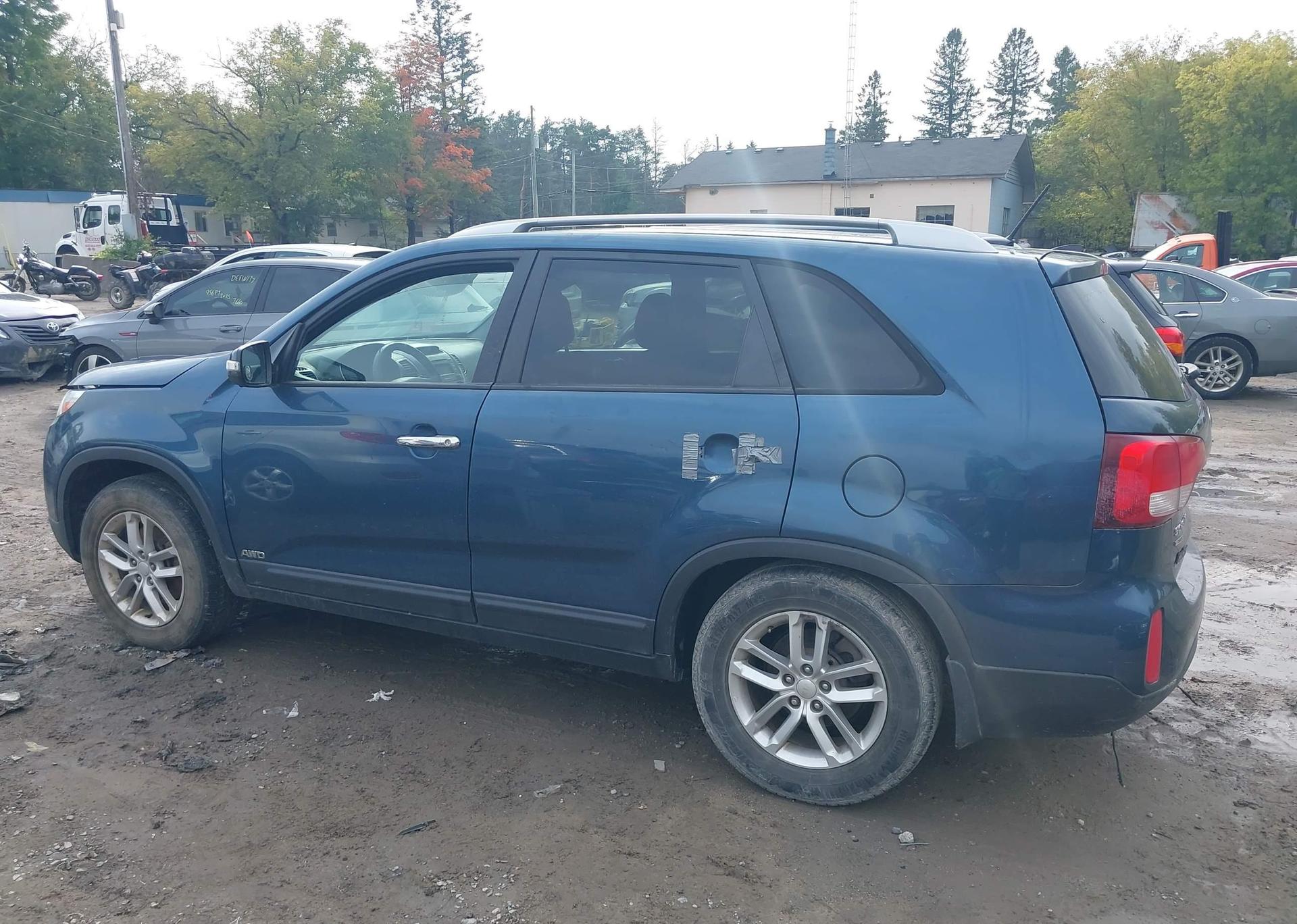2014 KIA SORENTO LX