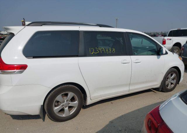 2013 TOYOTA SIENNA LE V6
