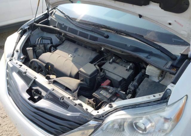 2013 TOYOTA SIENNA LE V6