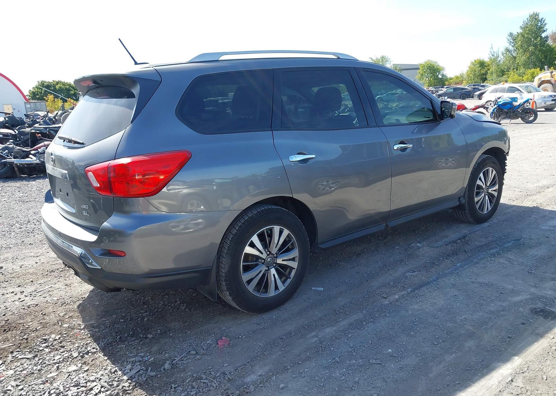 2017 NISSAN PATHFINDER