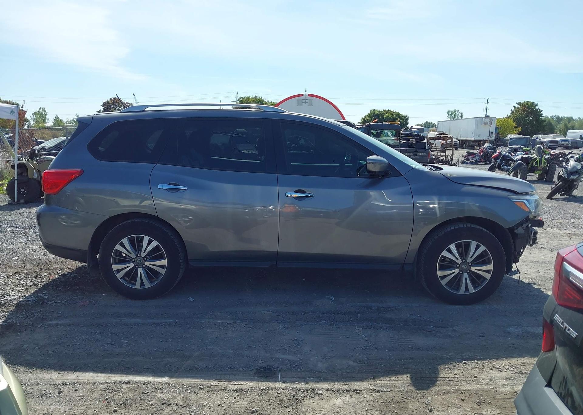2017 NISSAN PATHFINDER