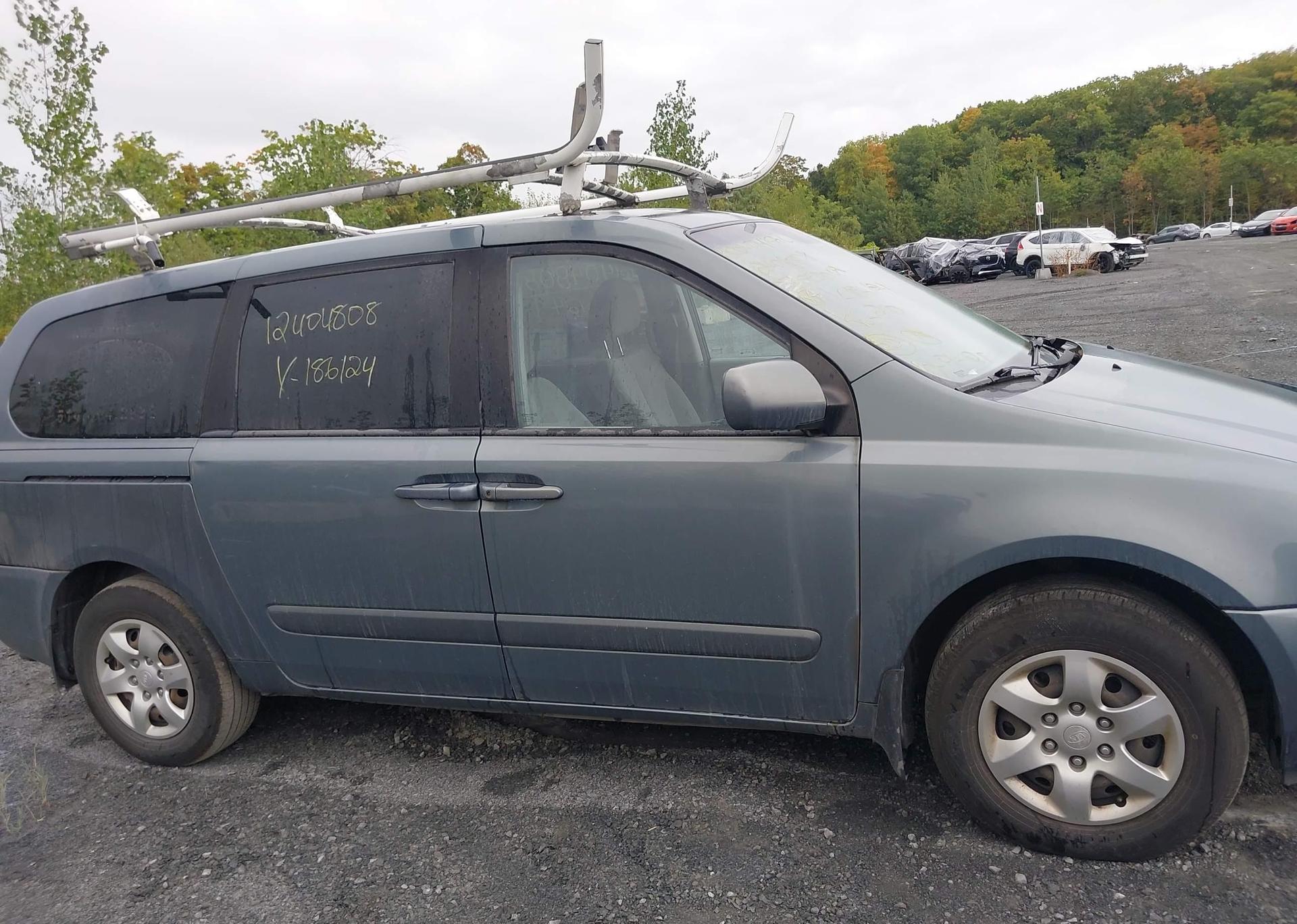 2007 KIA SEDONA LX
