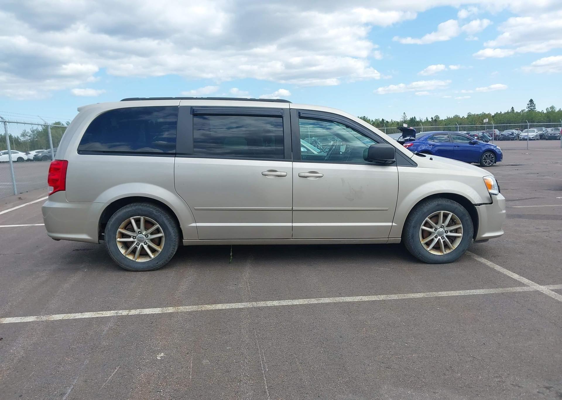 2015 DODGE GRAND CARAVAN SE