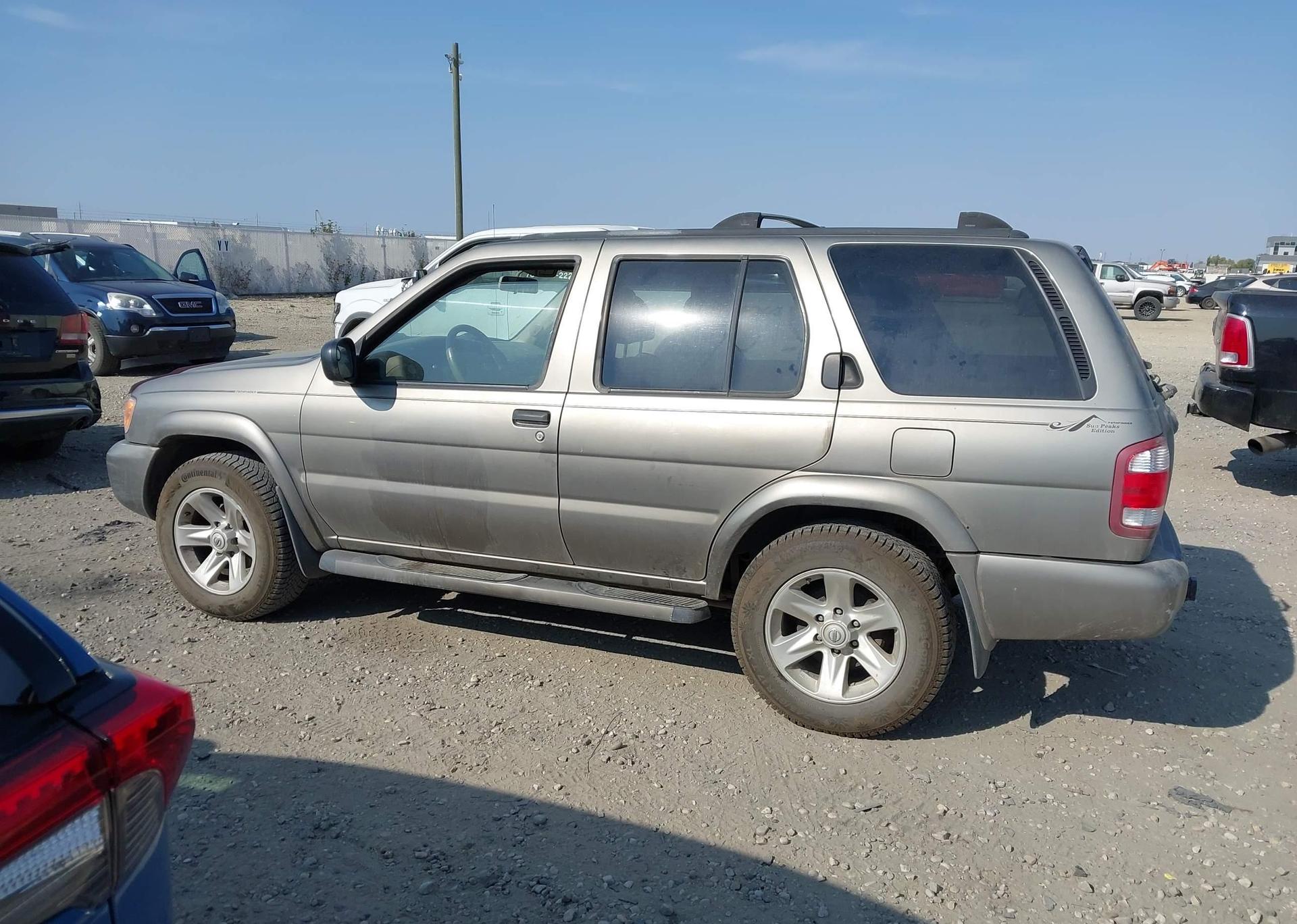 2004 NISSAN PATHFINDER SE