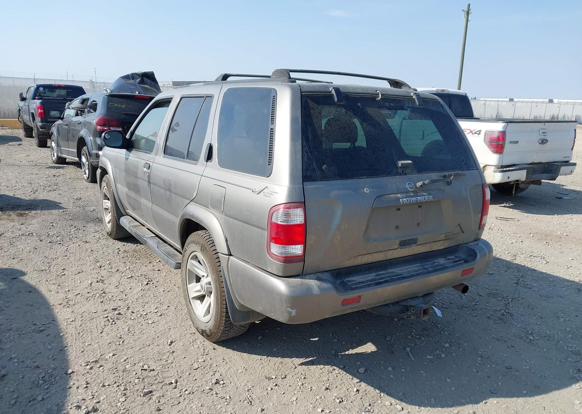 2004 NISSAN PATHFINDER SE