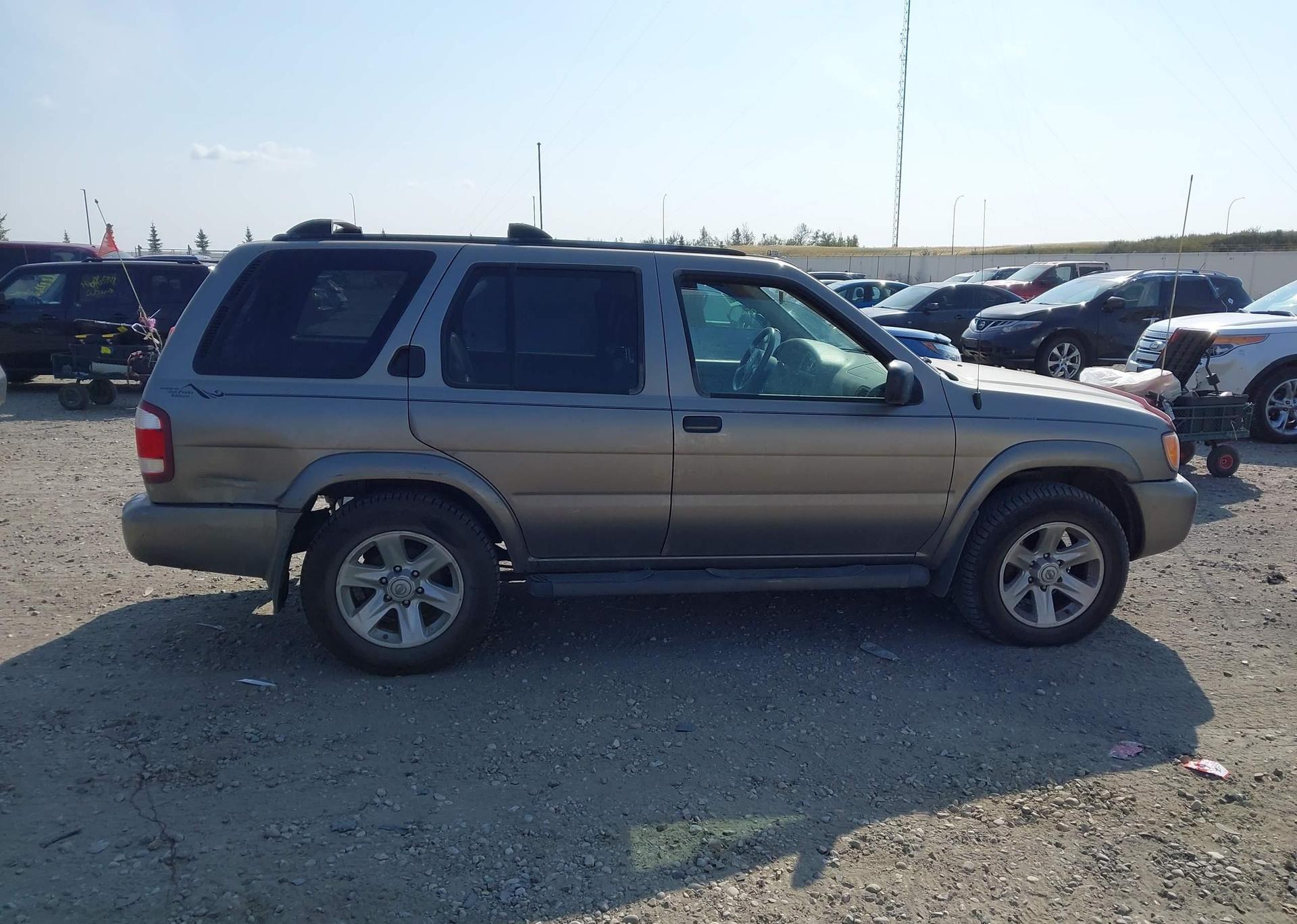 2004 NISSAN PATHFINDER SE