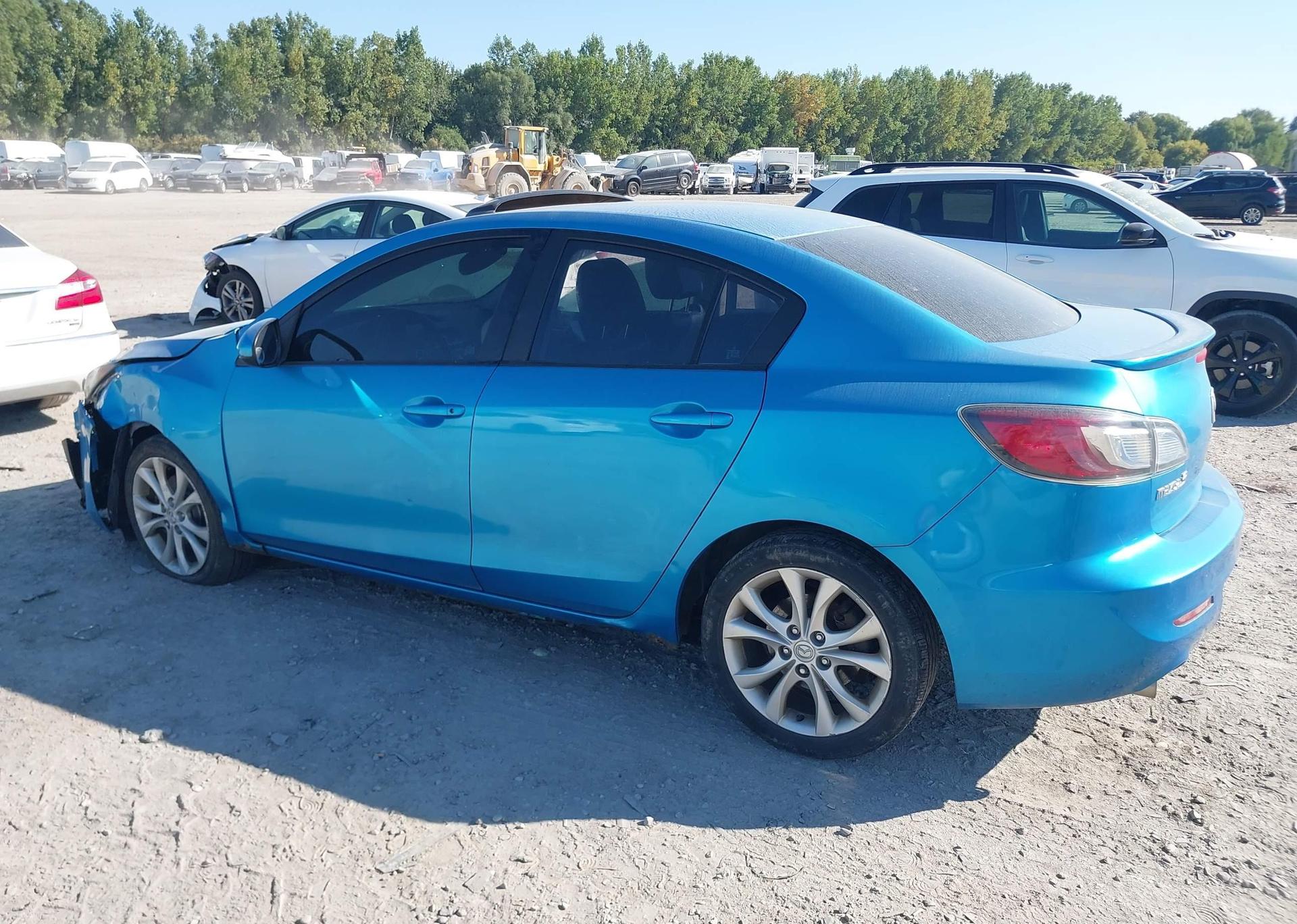 2011 MAZDA 3 S