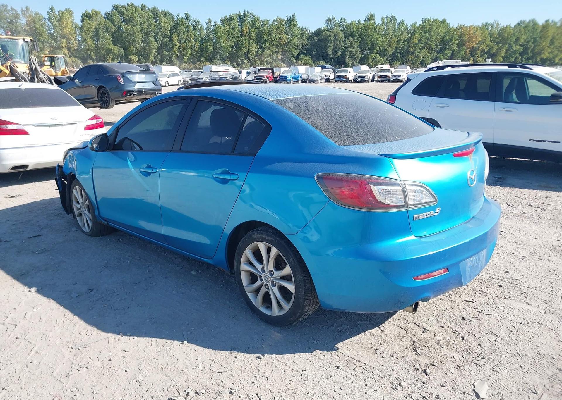 2011 MAZDA 3 S