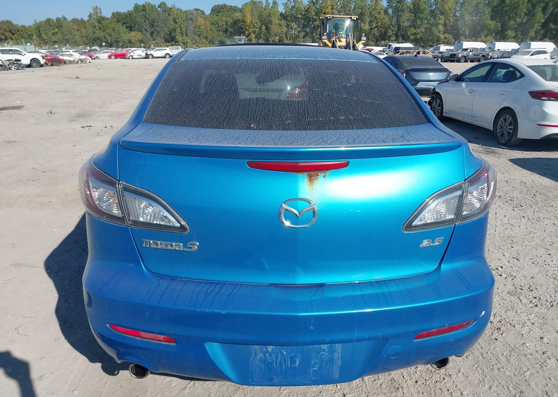 2011 MAZDA 3 S