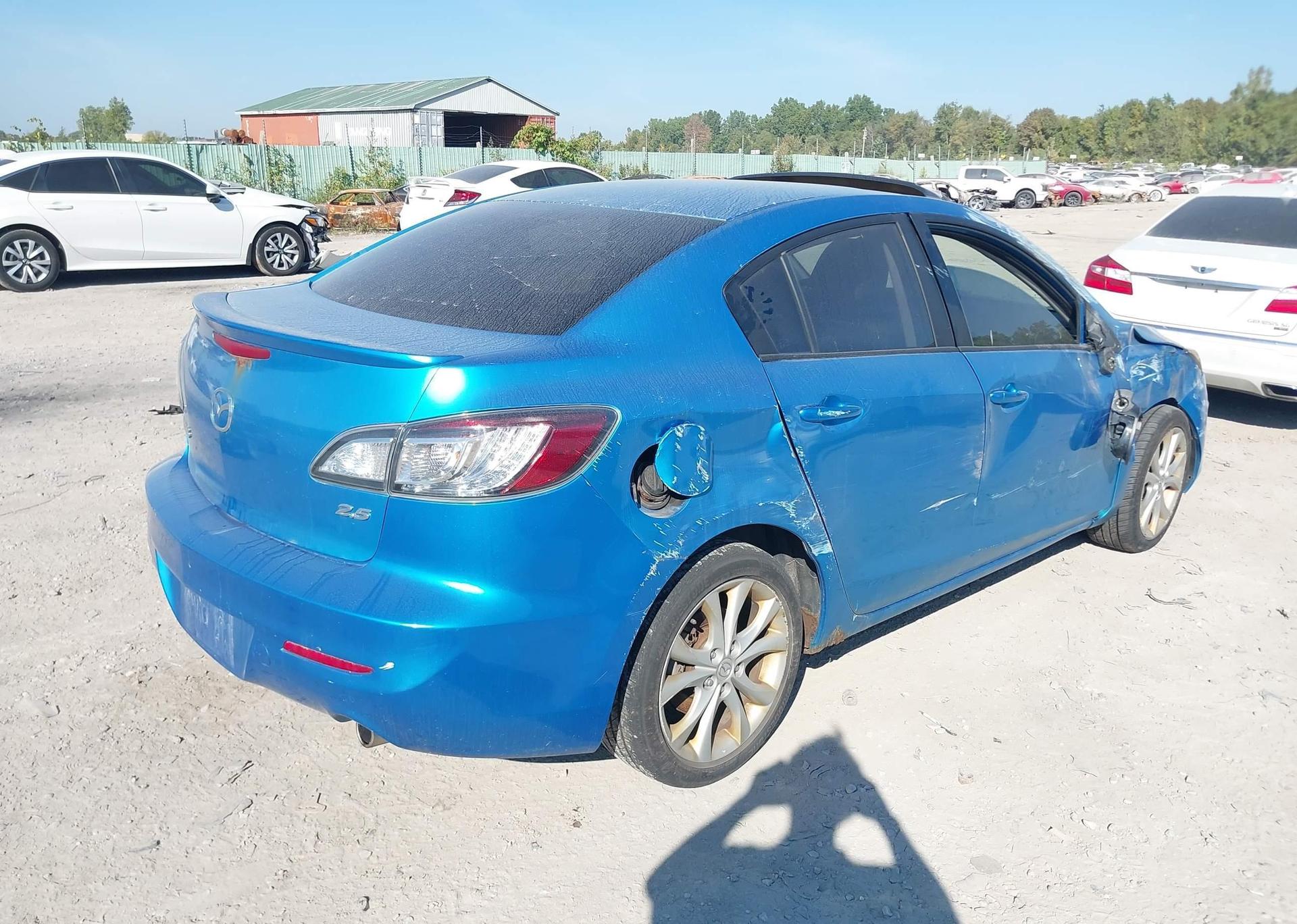 2011 MAZDA 3 S